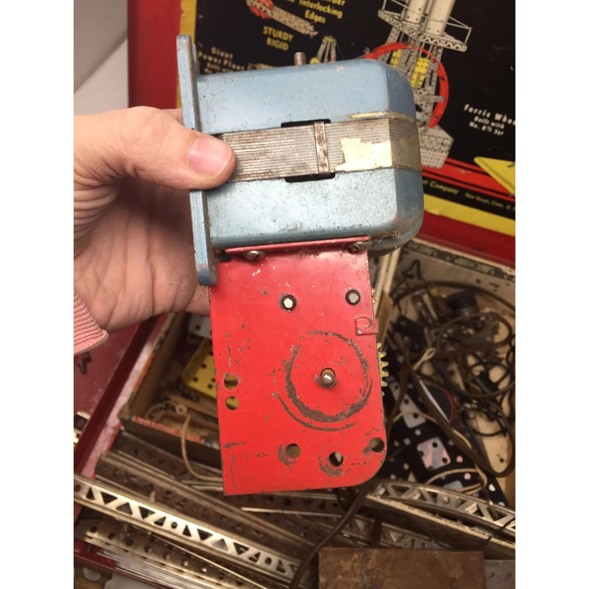Vintage Erector ''The Worlds Greatest Construction Toy'' in metal Carrying case - A+ Stuff - Toys - A+ Stuff
