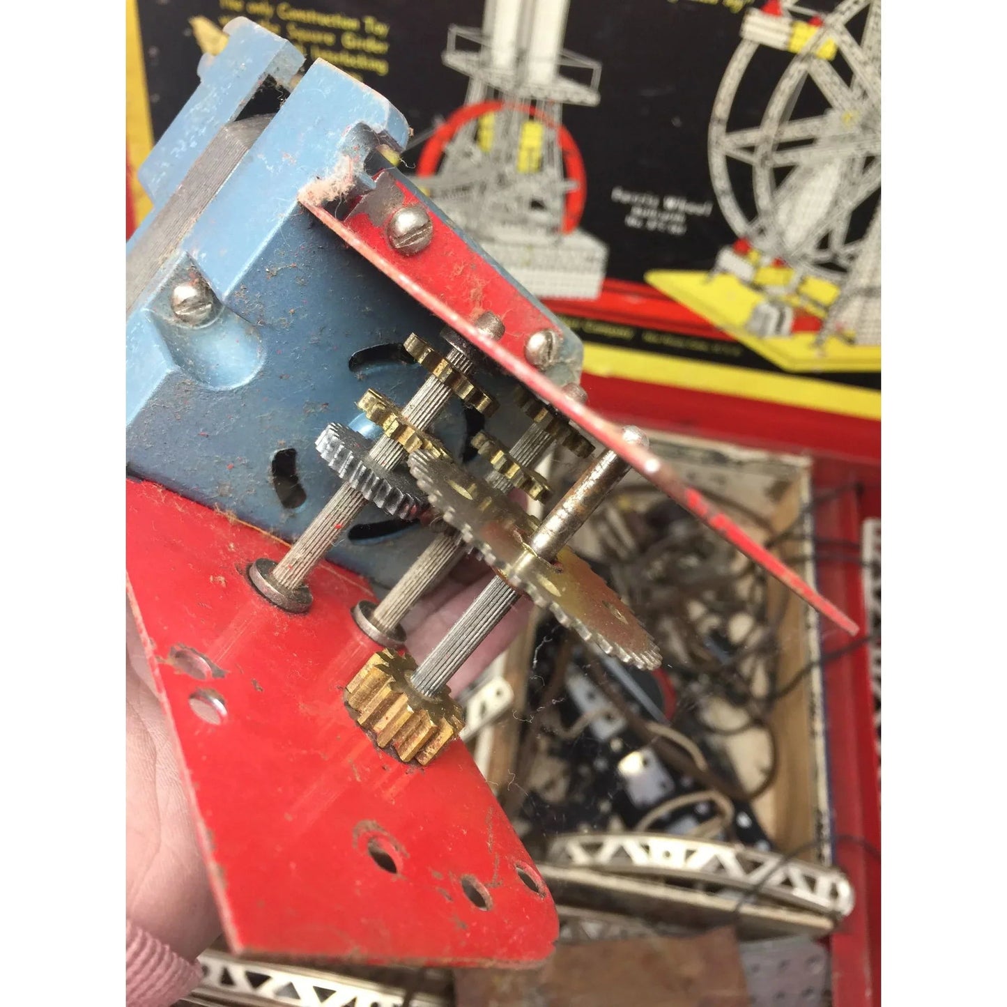 Vintage Erector ''The Worlds Greatest Construction Toy'' in metal Carrying case - A+ Stuff - Toys - A+ Stuff
