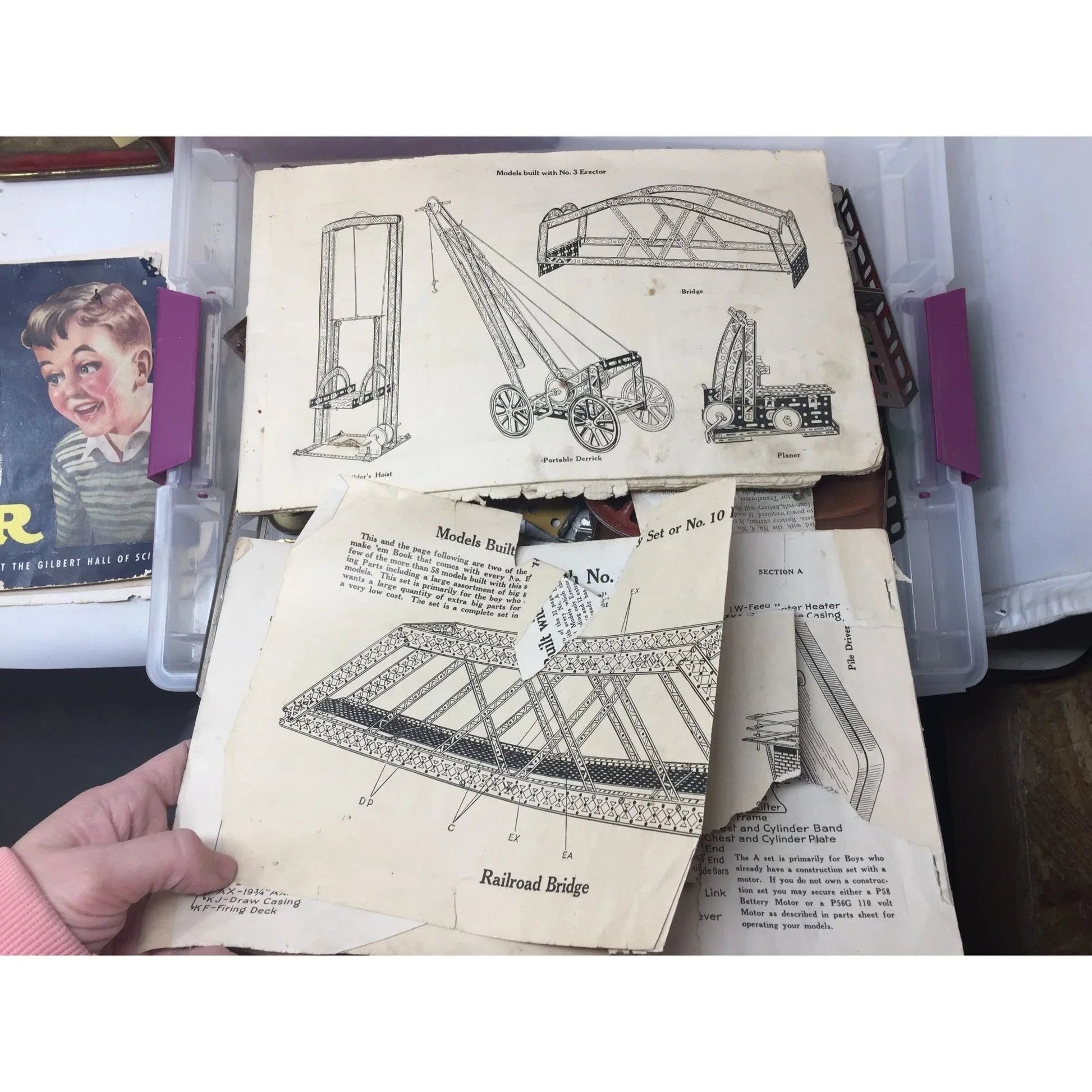 Vintage Erector ''The Worlds Greatest Construction Toy'' in metal Carrying case - A+ Stuff - Toys - A+ Stuff