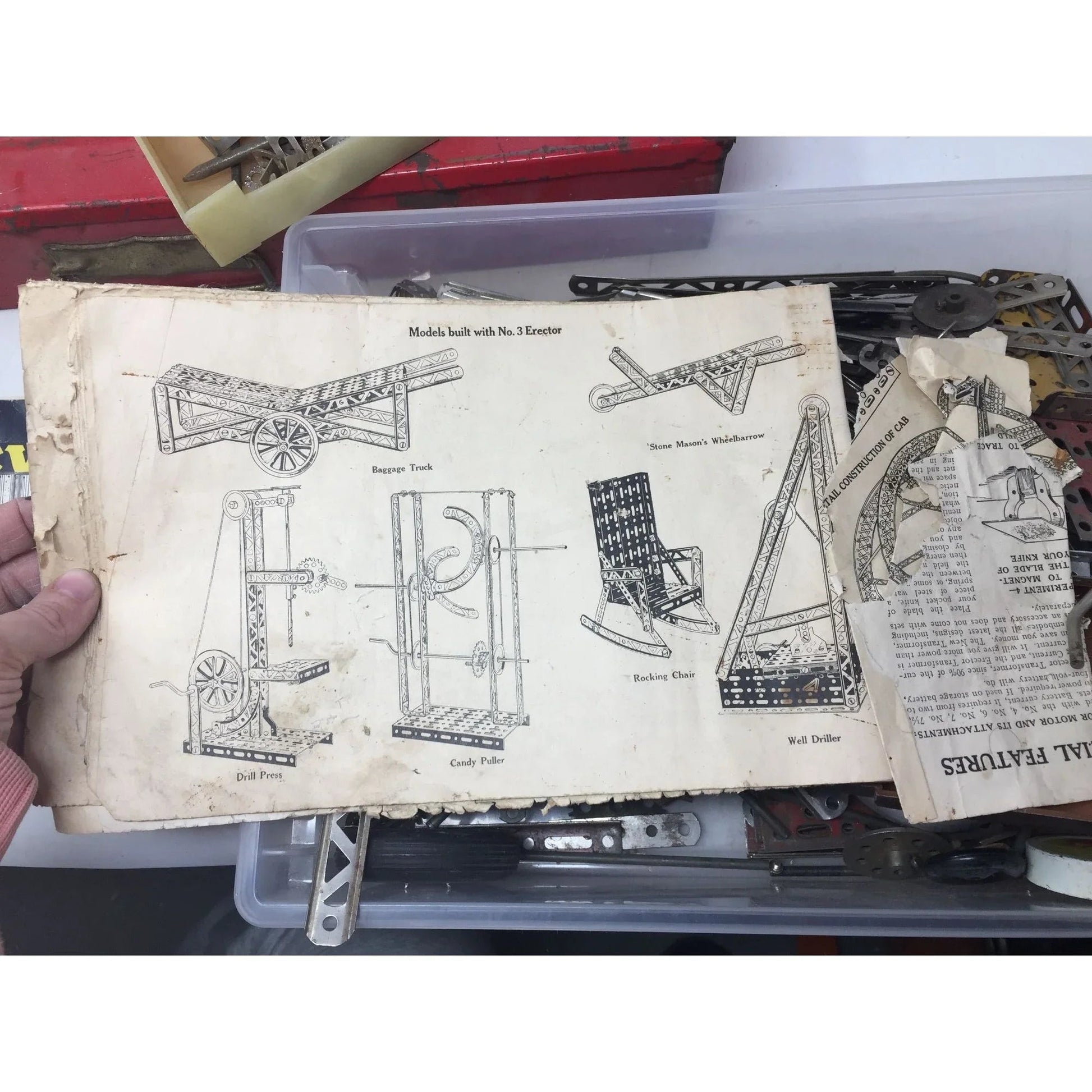 Vintage Erector ''The Worlds Greatest Construction Toy'' in metal Carrying case - A+ Stuff - Toys - A+ Stuff