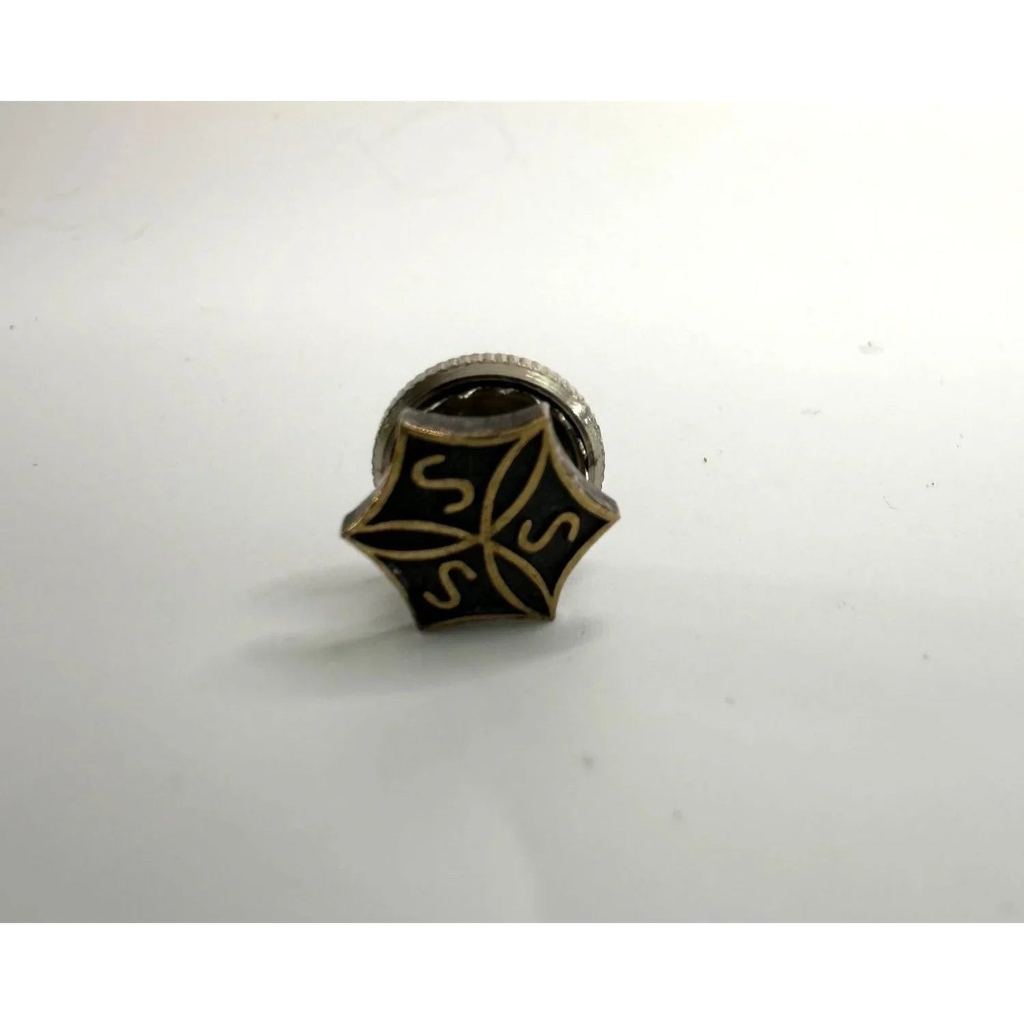 Vintage Lapel Pin - unbranded - A+ Stuff
