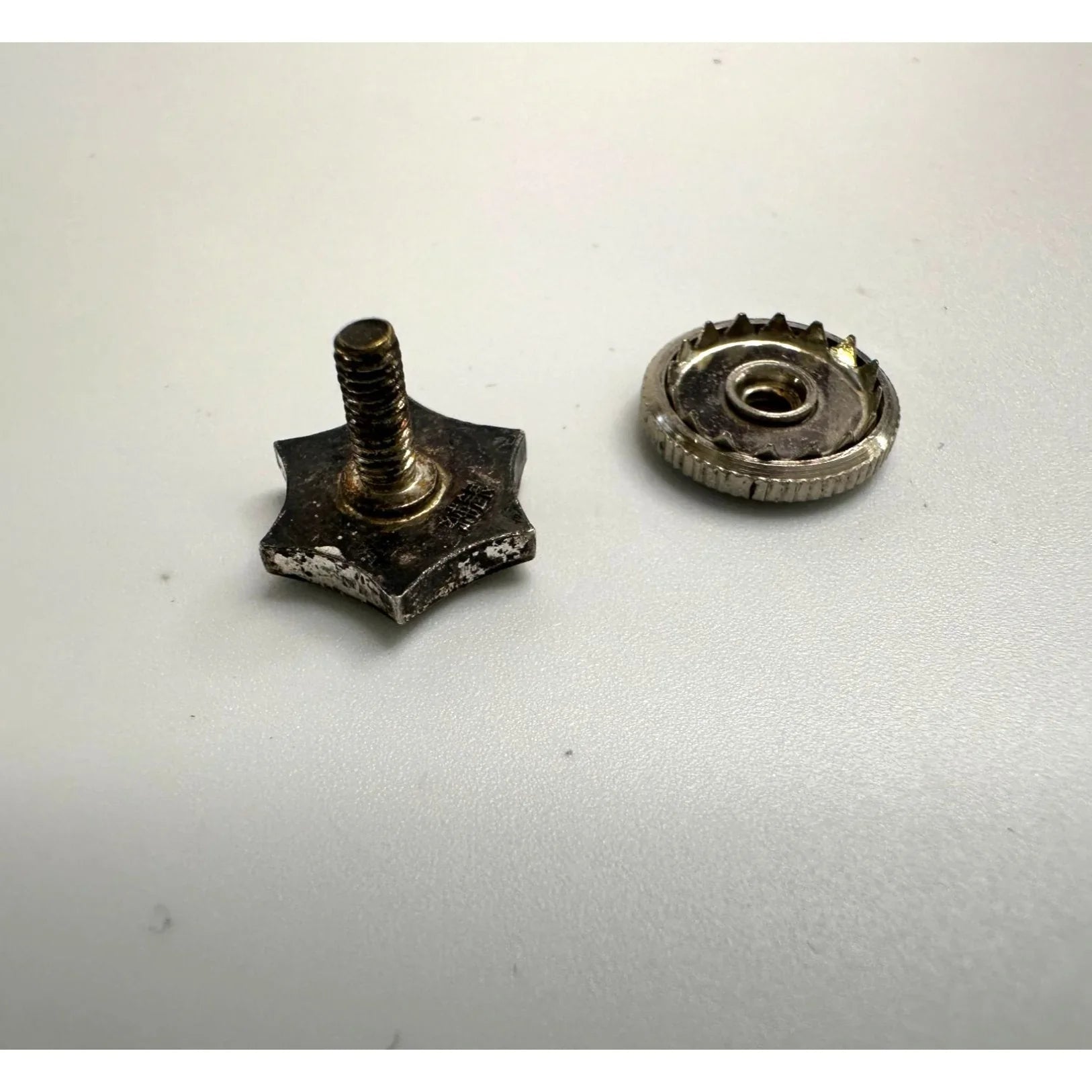 Vintage Lapel Pin - unbranded - A+ Stuff