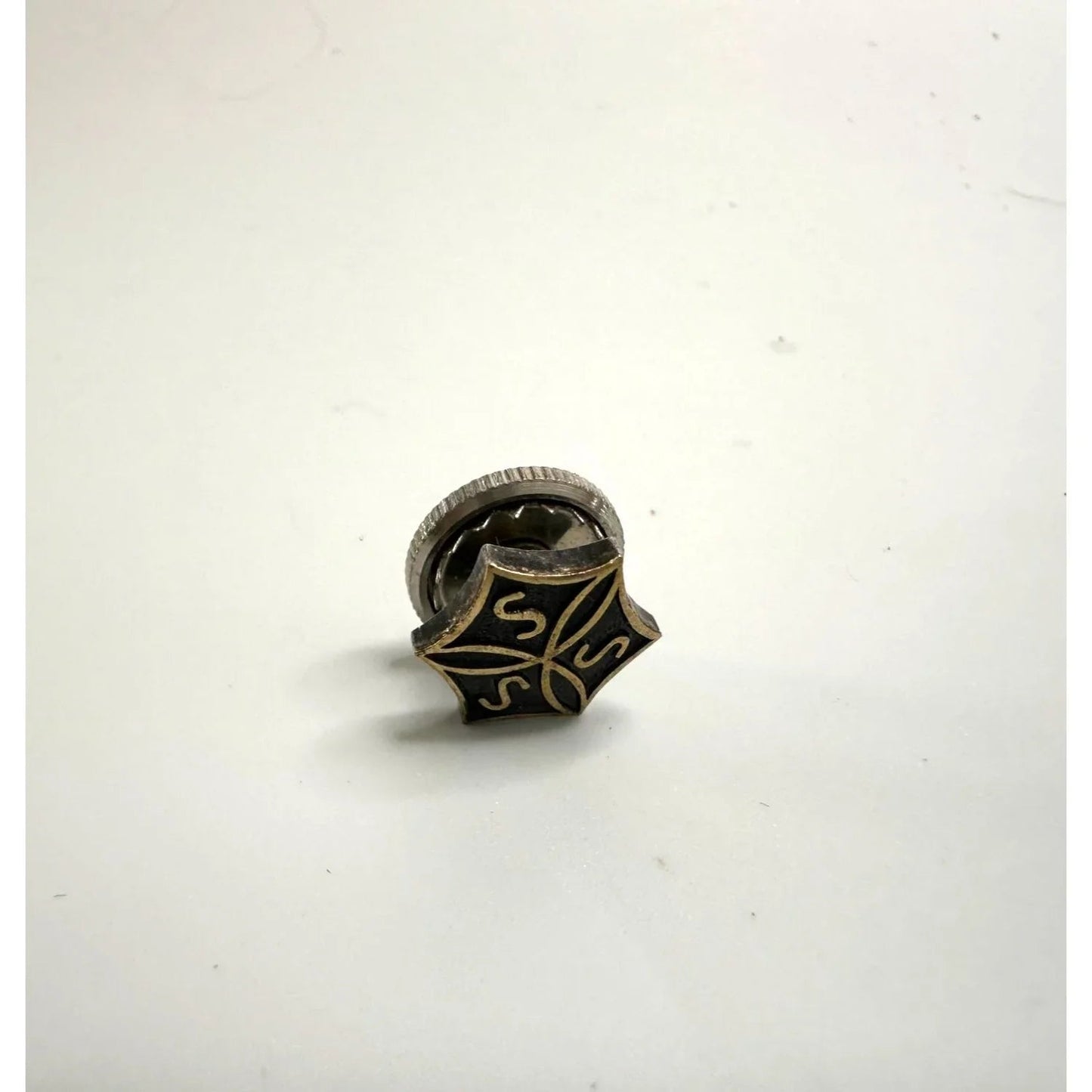 Vintage Lapel Pin - unbranded - A+ Stuff