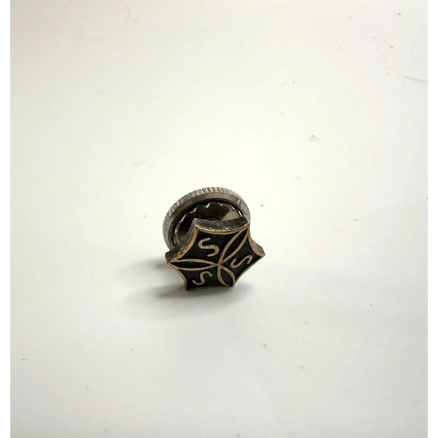 Vintage Lapel Pin - unbranded - A+ Stuff