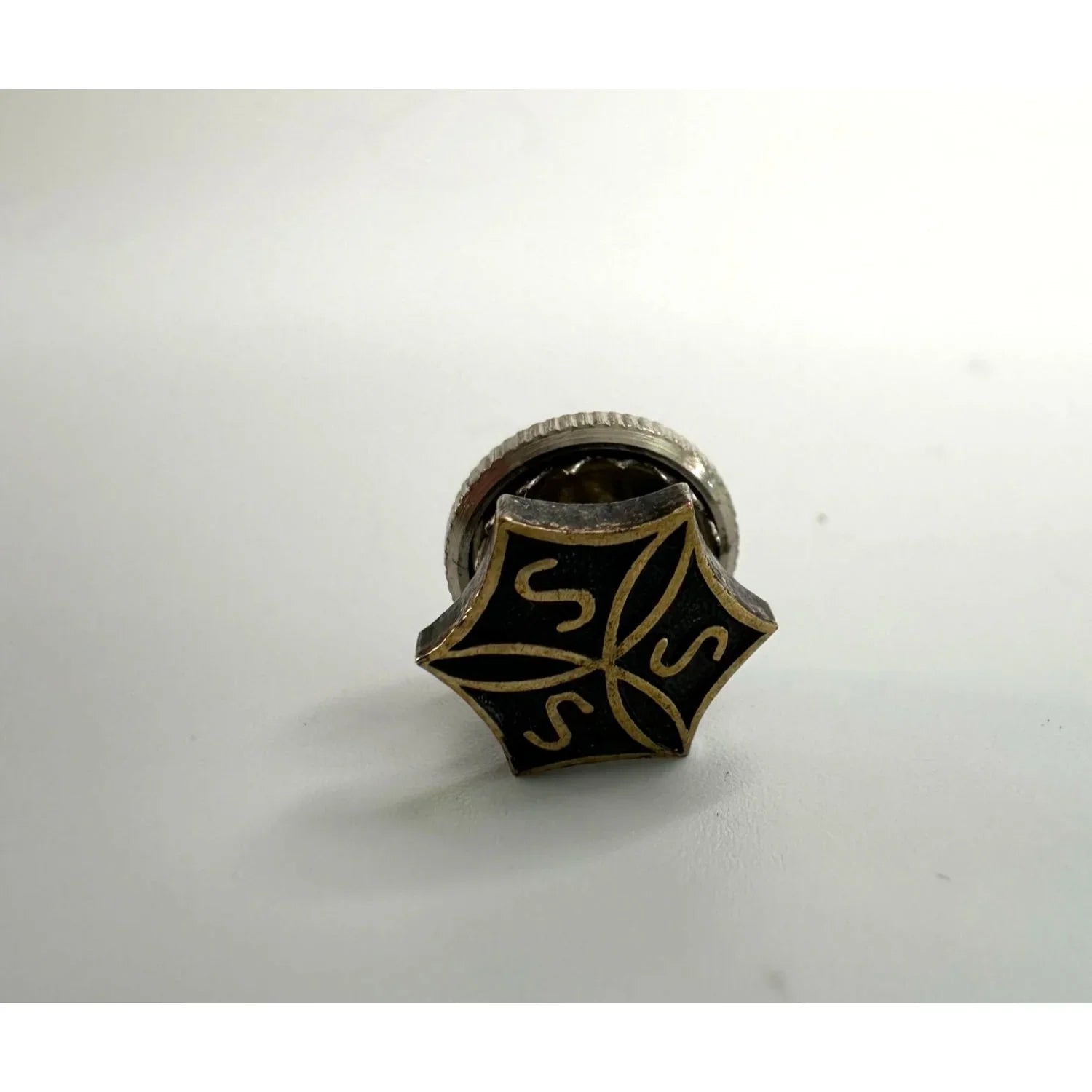 Vintage Lapel Pin - unbranded - A+ Stuff