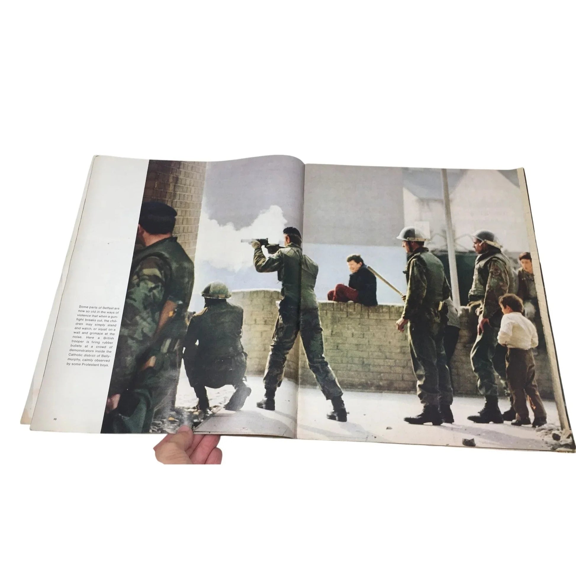 Vintage LIFE Magazine - Raquel on skates, McGovern, Nixon in Moscow - life - Magazine - A+ Stuff