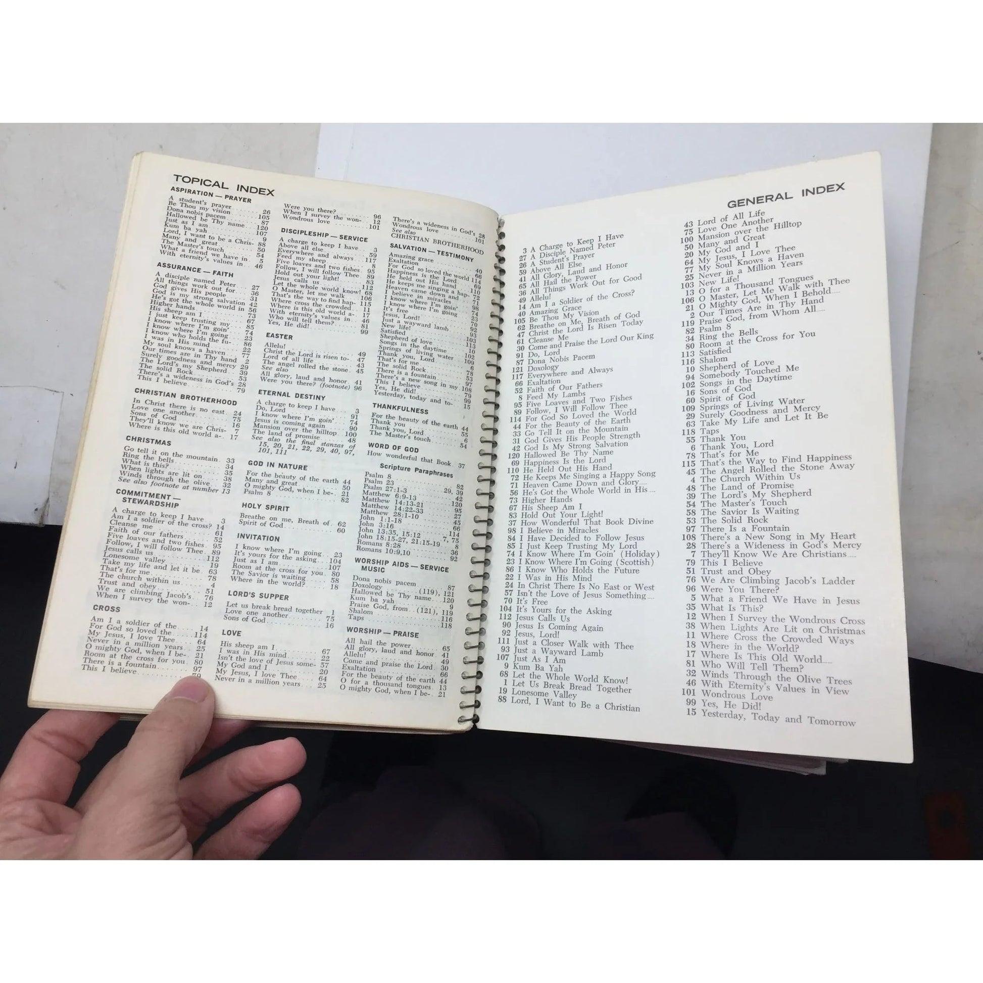 Vintage Songbook - Folk Hymnal for the Now Generation - A+ Stuff - Books - A+ Stuff