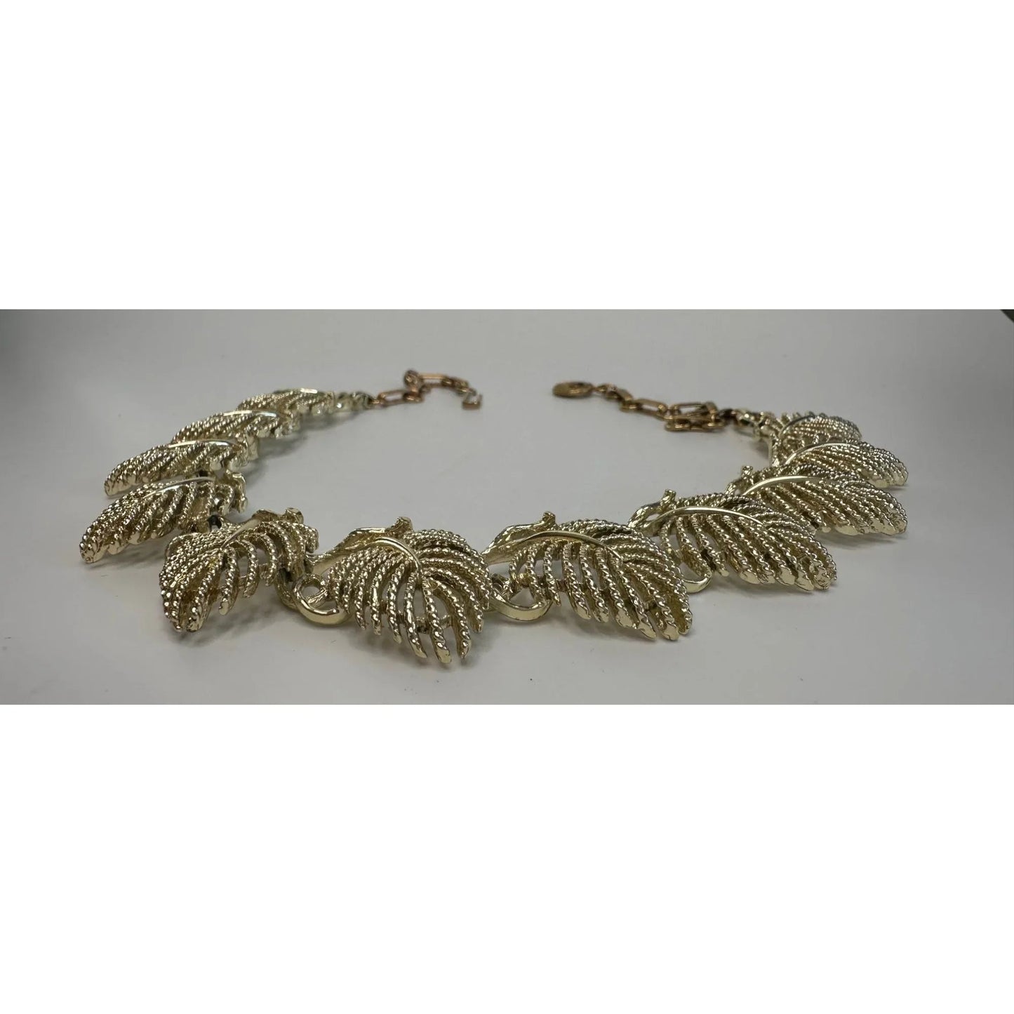 Vintage Women's Beautiful Gold Tone LISNER Leaf Necklace - LISNER - necklace - A+ Stuff