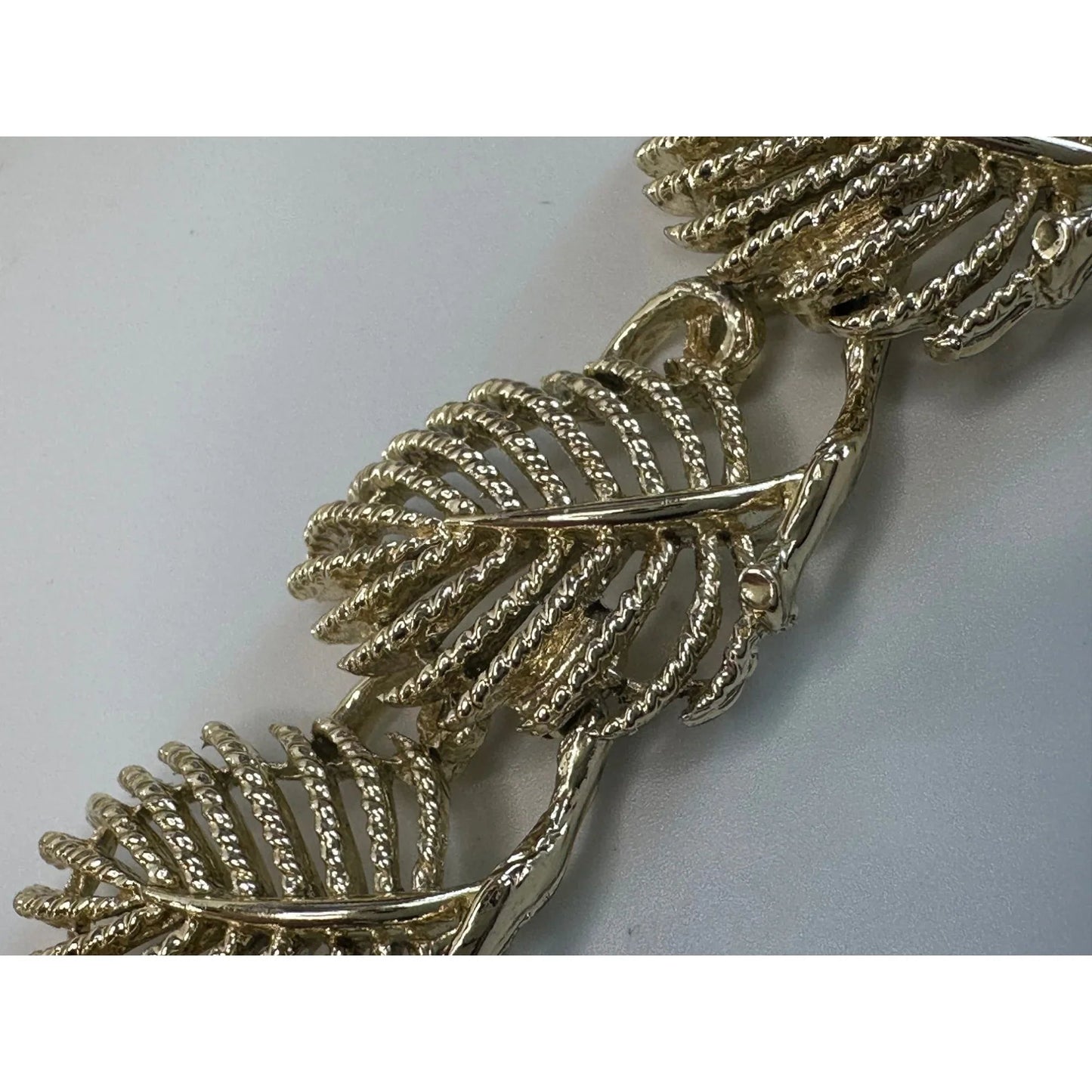 Vintage Women's Beautiful Gold Tone LISNER Leaf Necklace - LISNER - necklace - A+ Stuff