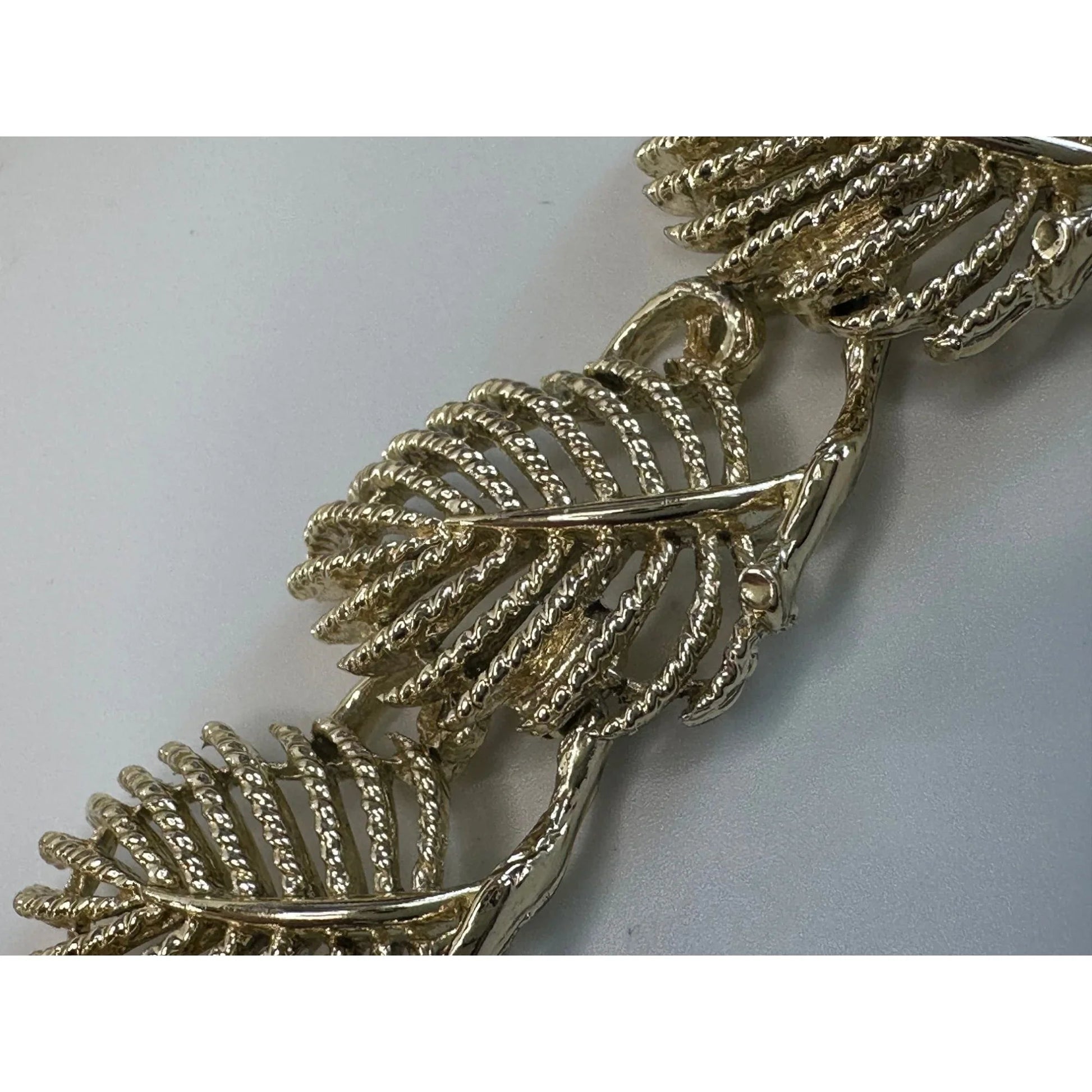 Vintage Women's Beautiful Gold Tone LISNER Leaf Necklace - LISNER - necklace - A+ Stuff