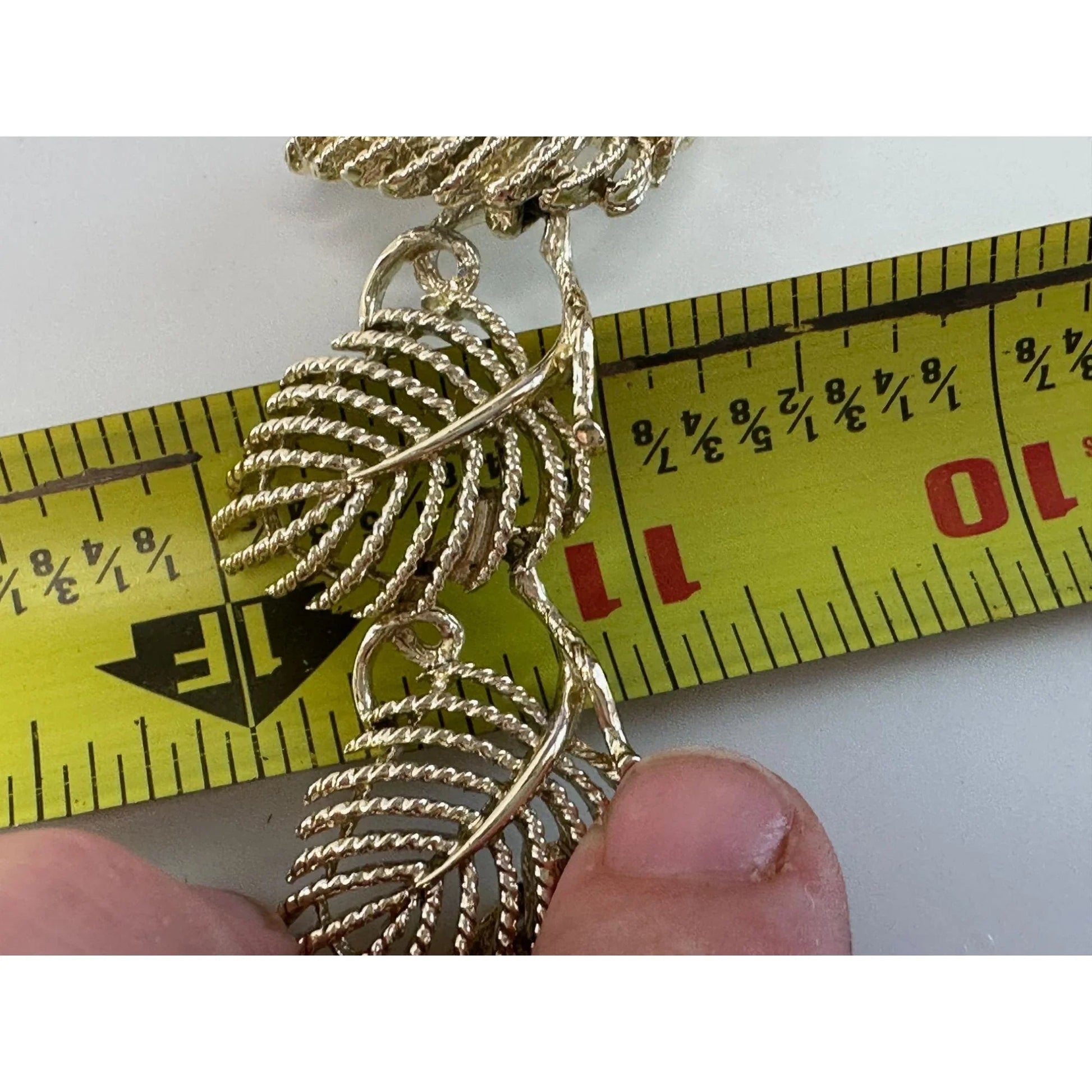 Vintage Women's Beautiful Gold Tone LISNER Leaf Necklace - LISNER - necklace - A+ Stuff