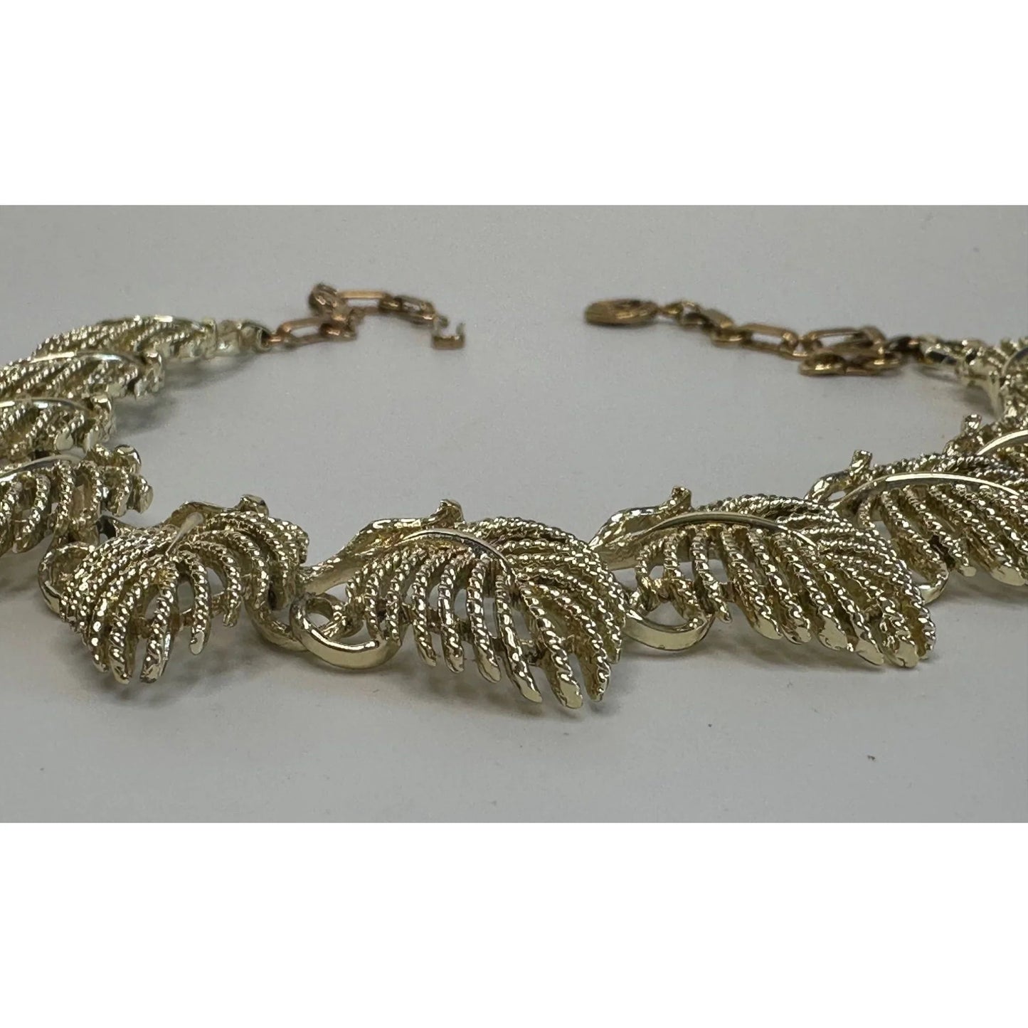 Vintage Women's Beautiful Gold Tone LISNER Leaf Necklace - LISNER - necklace - A+ Stuff