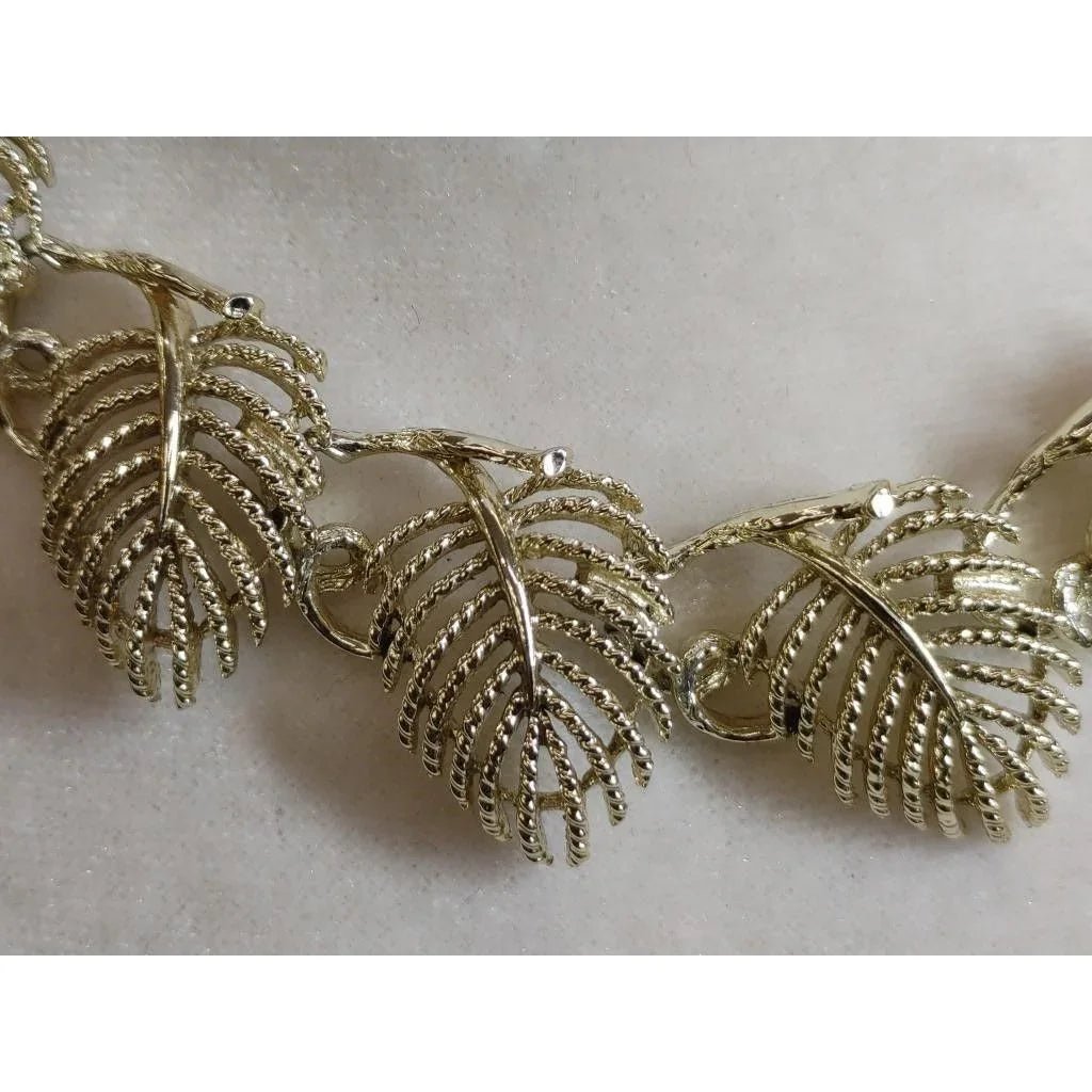 Vintage Women's Beautiful Gold Tone LISNER Leaf Necklace - LISNER - necklace - A+ Stuff