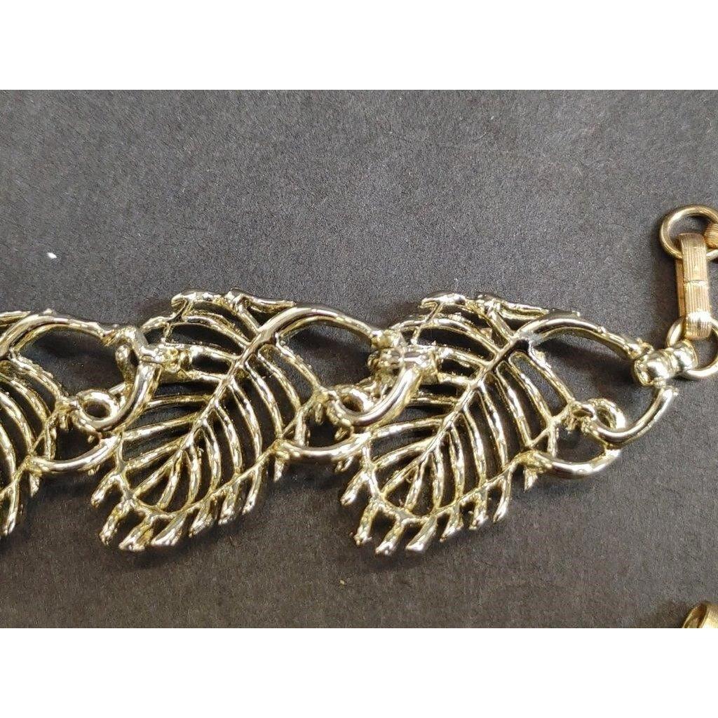 Vintage Women's Beautiful Gold Tone LISNER Leaf Necklace - LISNER - necklace - A+ Stuff