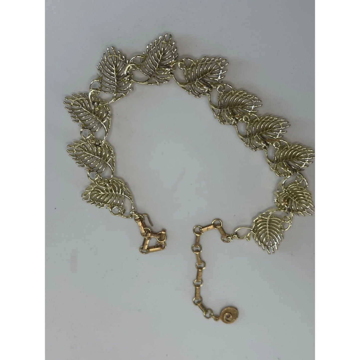 Vintage Women's Beautiful Gold Tone LISNER Leaf Necklace - LISNER - necklace - A+ Stuff