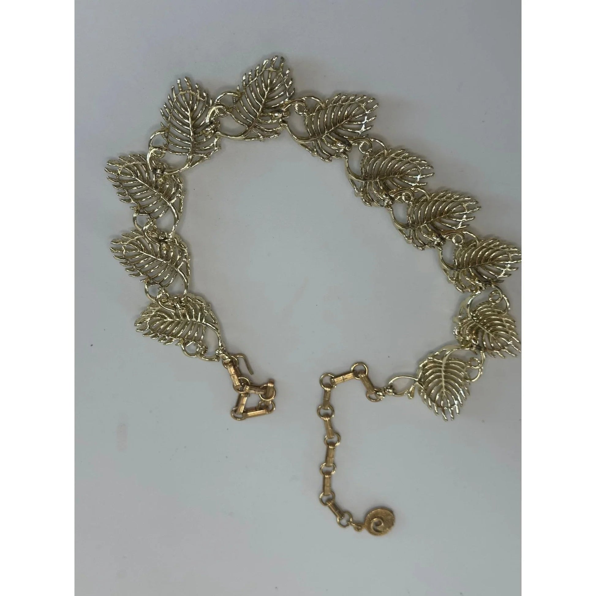 Vintage Women's Beautiful Gold Tone LISNER Leaf Necklace - LISNER - necklace - A+ Stuff