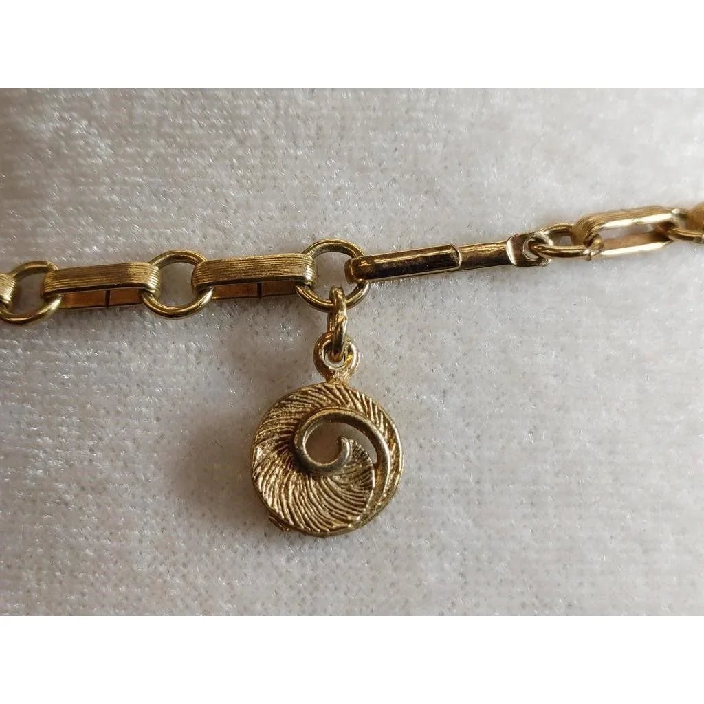 Vintage Women's Beautiful Gold Tone LISNER Leaf Necklace - LISNER - necklace - A+ Stuff