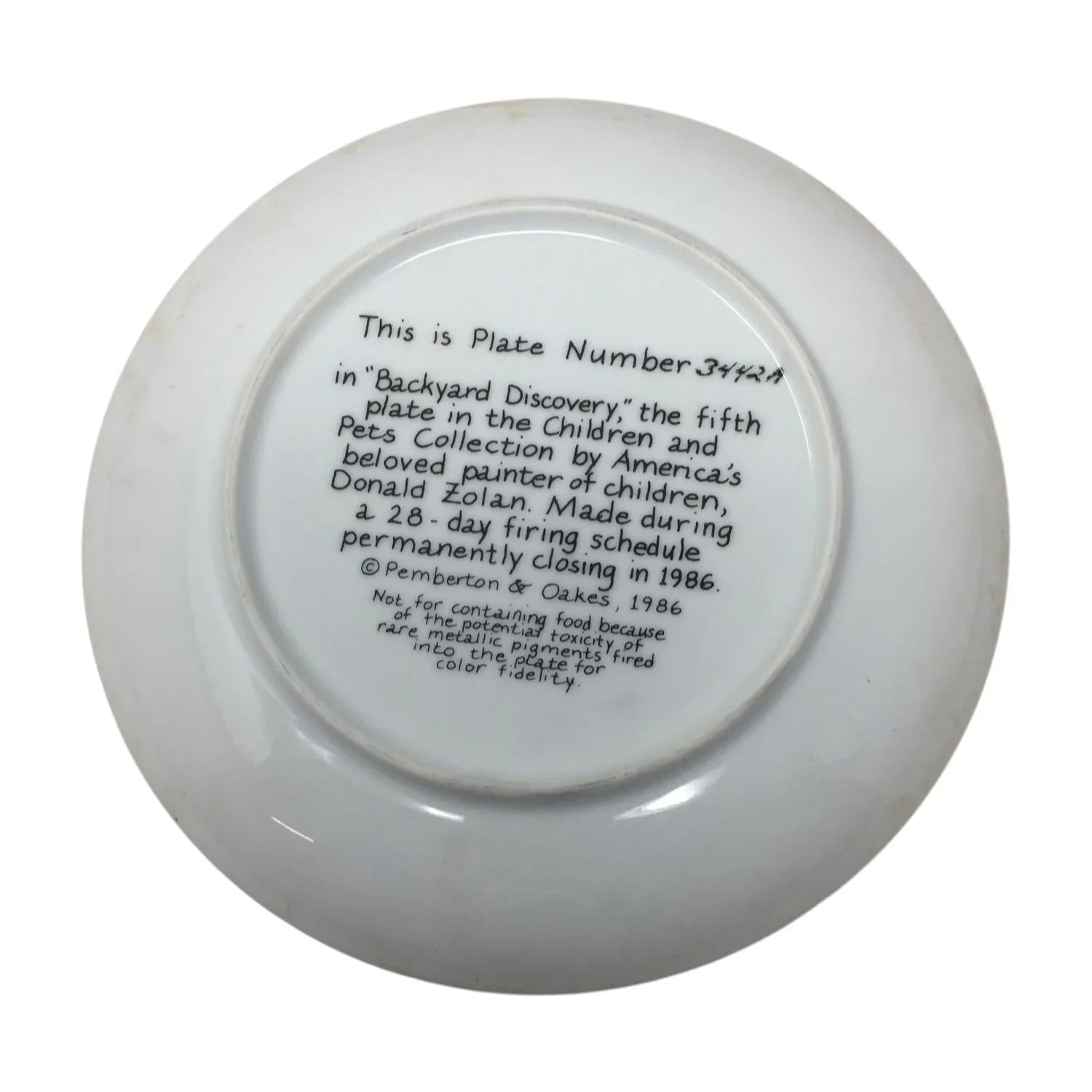 Vintage Zolan Collector Plate ''Backyard Discovery'' (7.5'' Wide) - zolan - Plates - A+ Stuff
