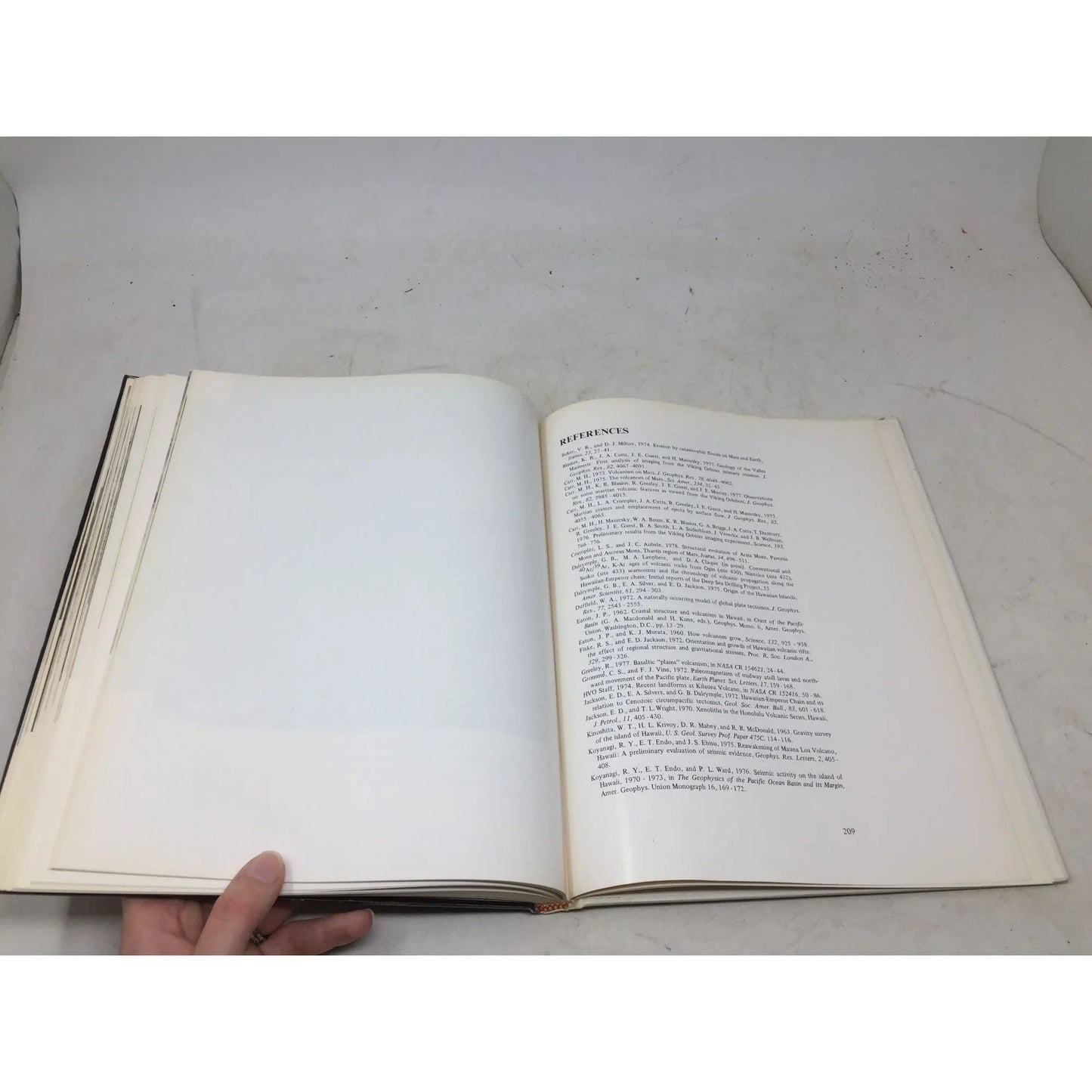 Volcanic Features of Hawaii: A Basis for Comparison with Mars - A+ Stuff - Books - A+ Stuff