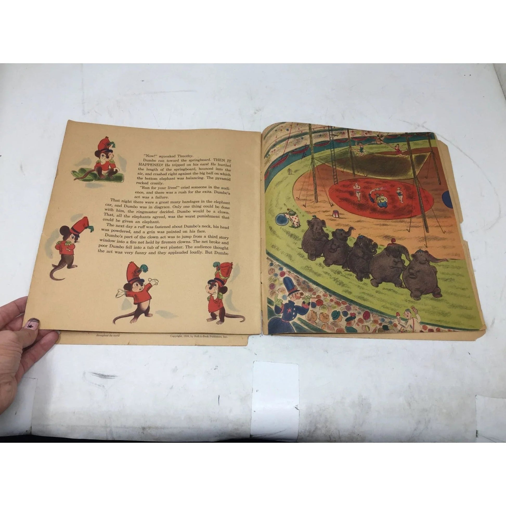 ''Walt Disney's DUMBO The Story of the Flying Elephant'' Paperback Book - A+ Stuff - Books - A+ Stuff