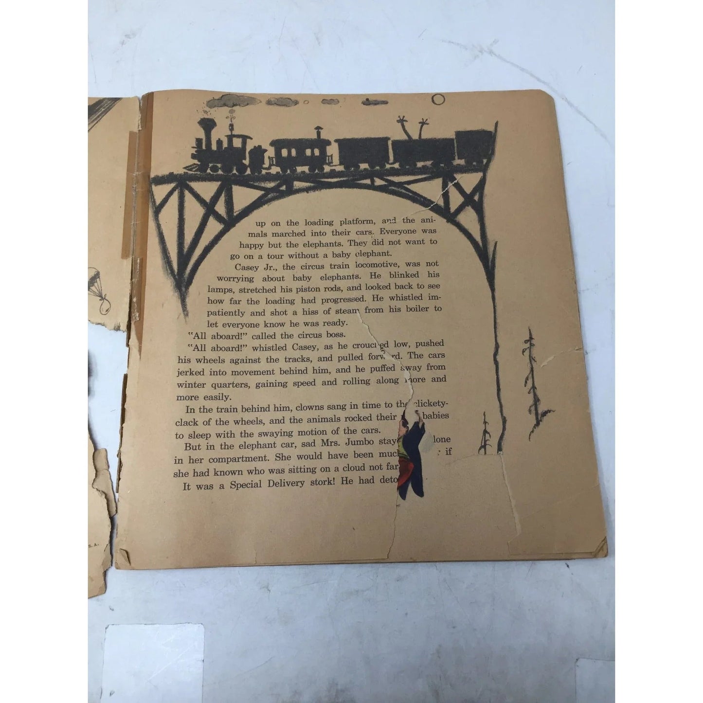 ''Walt Disney's DUMBO The Story of the Flying Elephant'' Paperback Book - A+ Stuff - Books - A+ Stuff