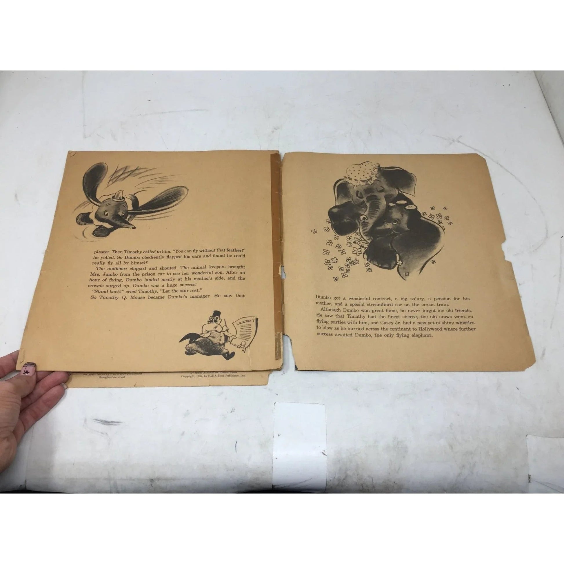 ''Walt Disney's DUMBO The Story of the Flying Elephant'' Paperback Book - A+ Stuff - Books - A+ Stuff
