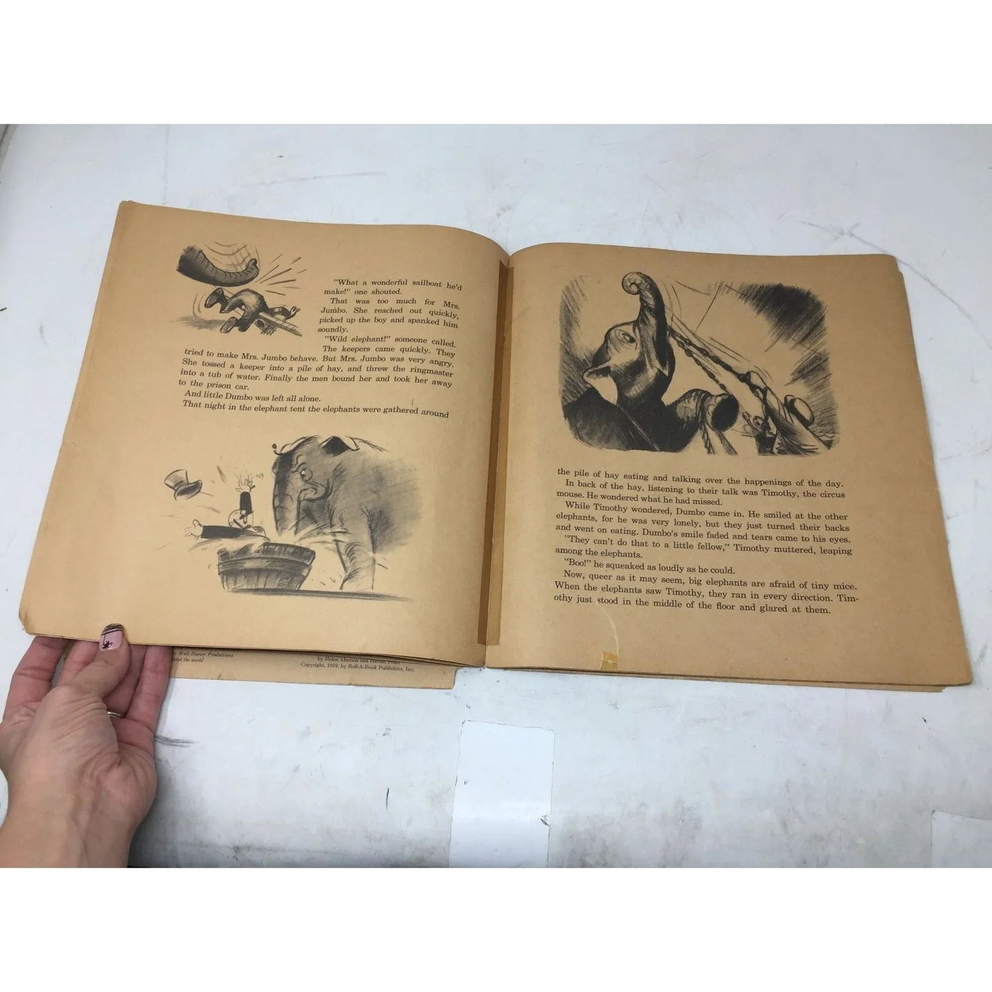 ''Walt Disney's DUMBO The Story of the Flying Elephant'' Paperback Book - A+ Stuff - Books - A+ Stuff