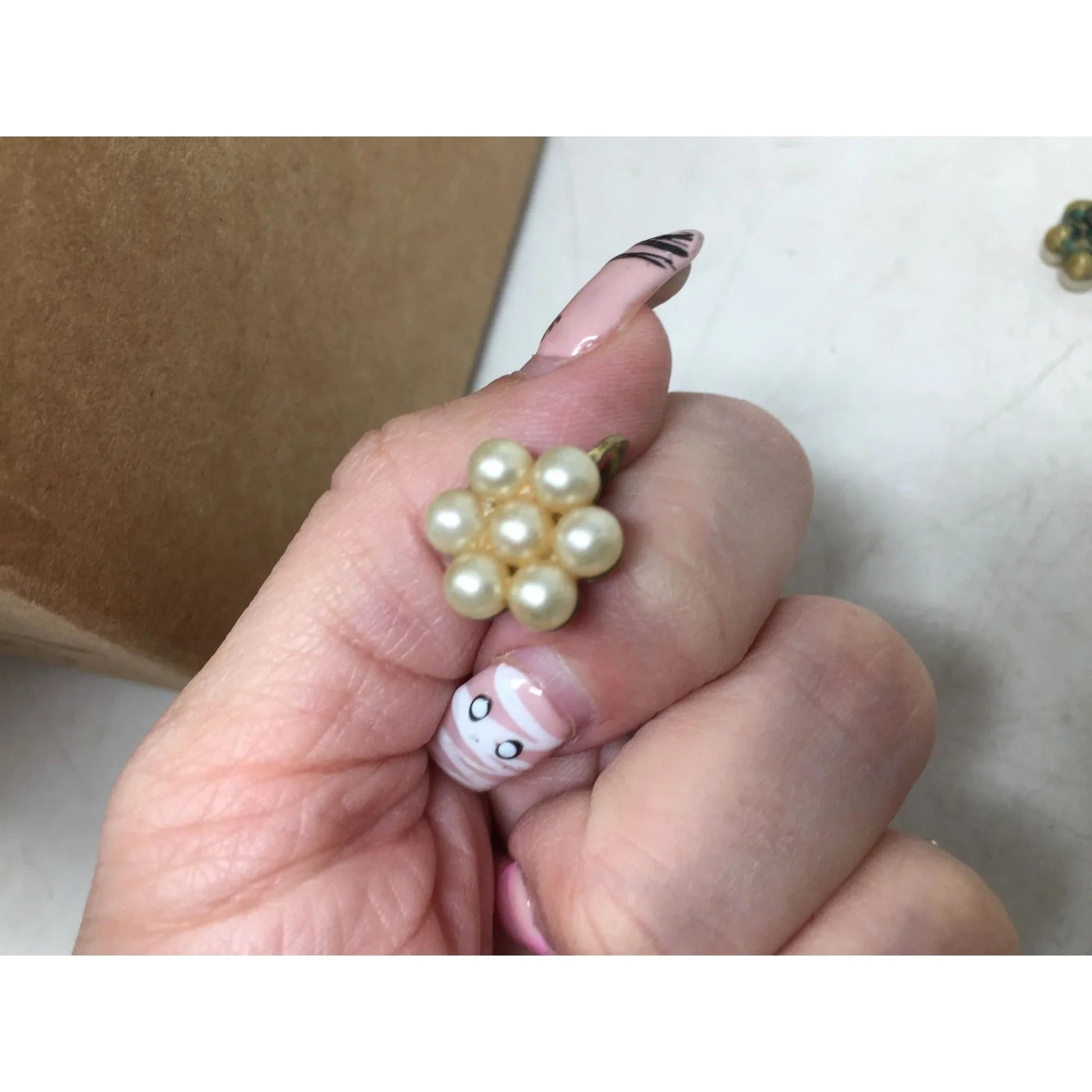 Women's Vintage Flower Shaped Cluster Screw Back Earrings - A+ Stuff - Earrings - A+ Stuff