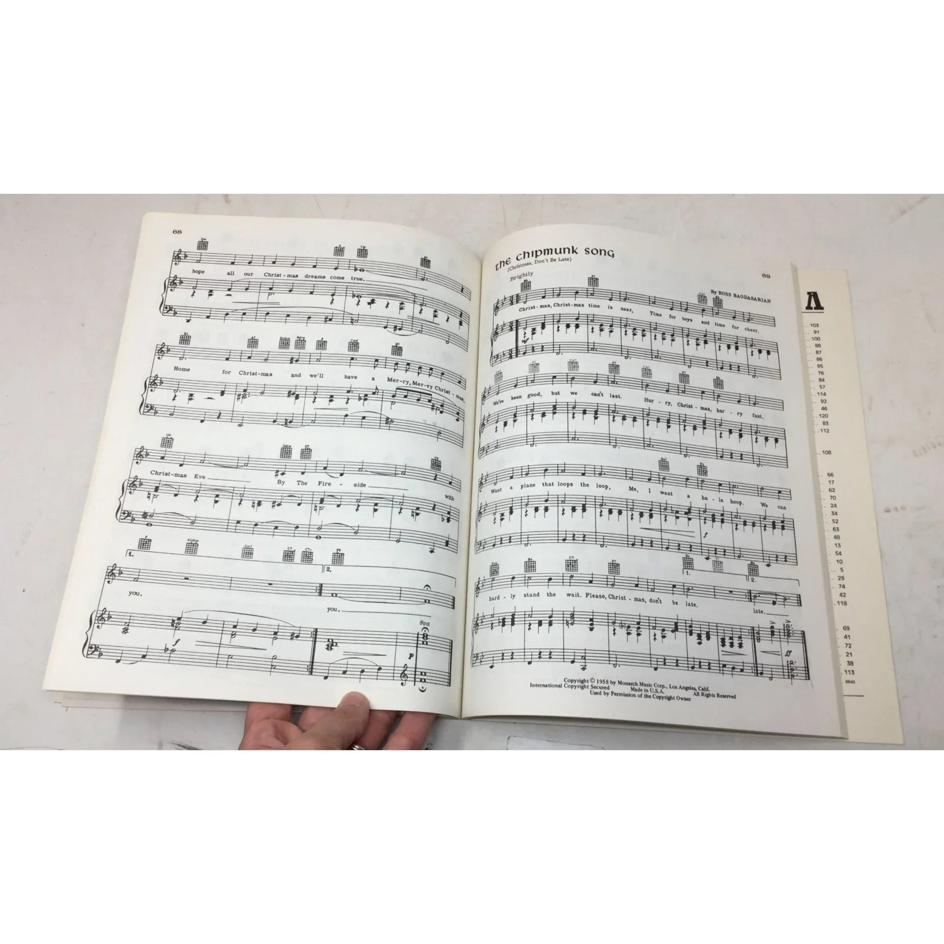 World's Greatest Hits Christmas Music (Standard piano vocal) - A+ Stuff - SHEET MUSIC - A+ Stuff