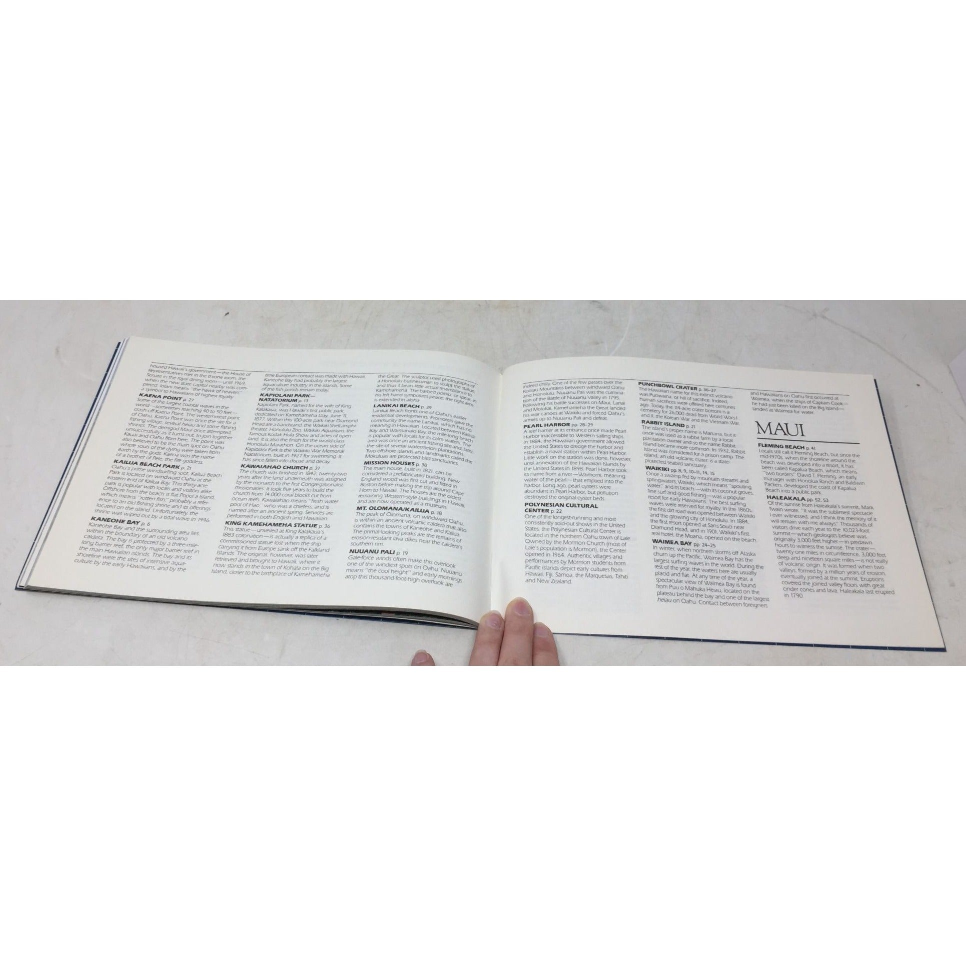 Landmark Hawaii: Sites and Sights of the Islands" unbranded  A+ Stuff books