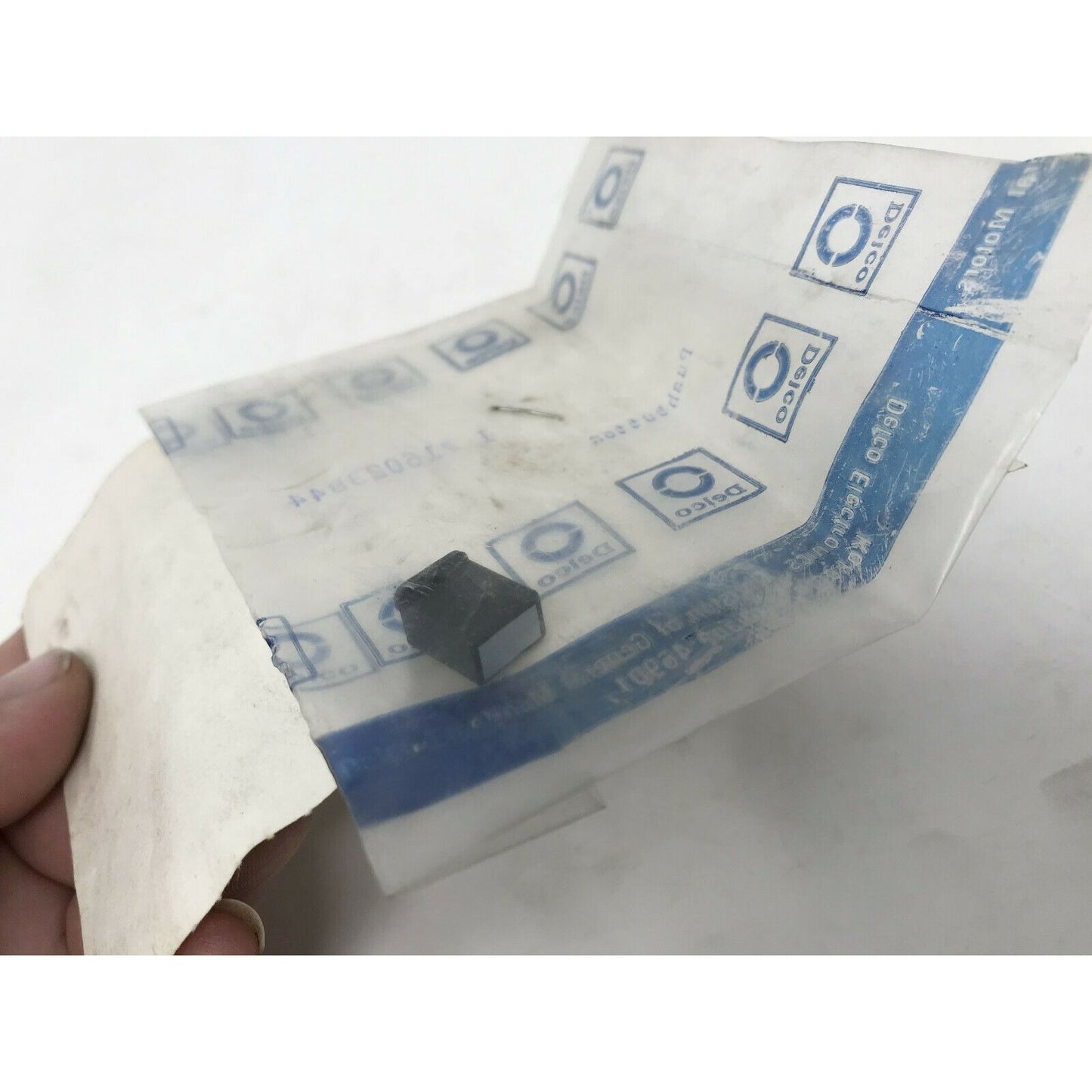 Genuine GM Part 'PUSH BUTTON' General Motors Delco Part 16023844 NOS