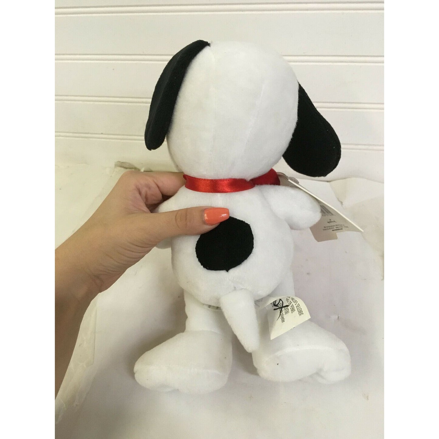 HAPPINESS is ... LOVE Hallmark Peanuts SNOOPY Holding Heart - Tag-