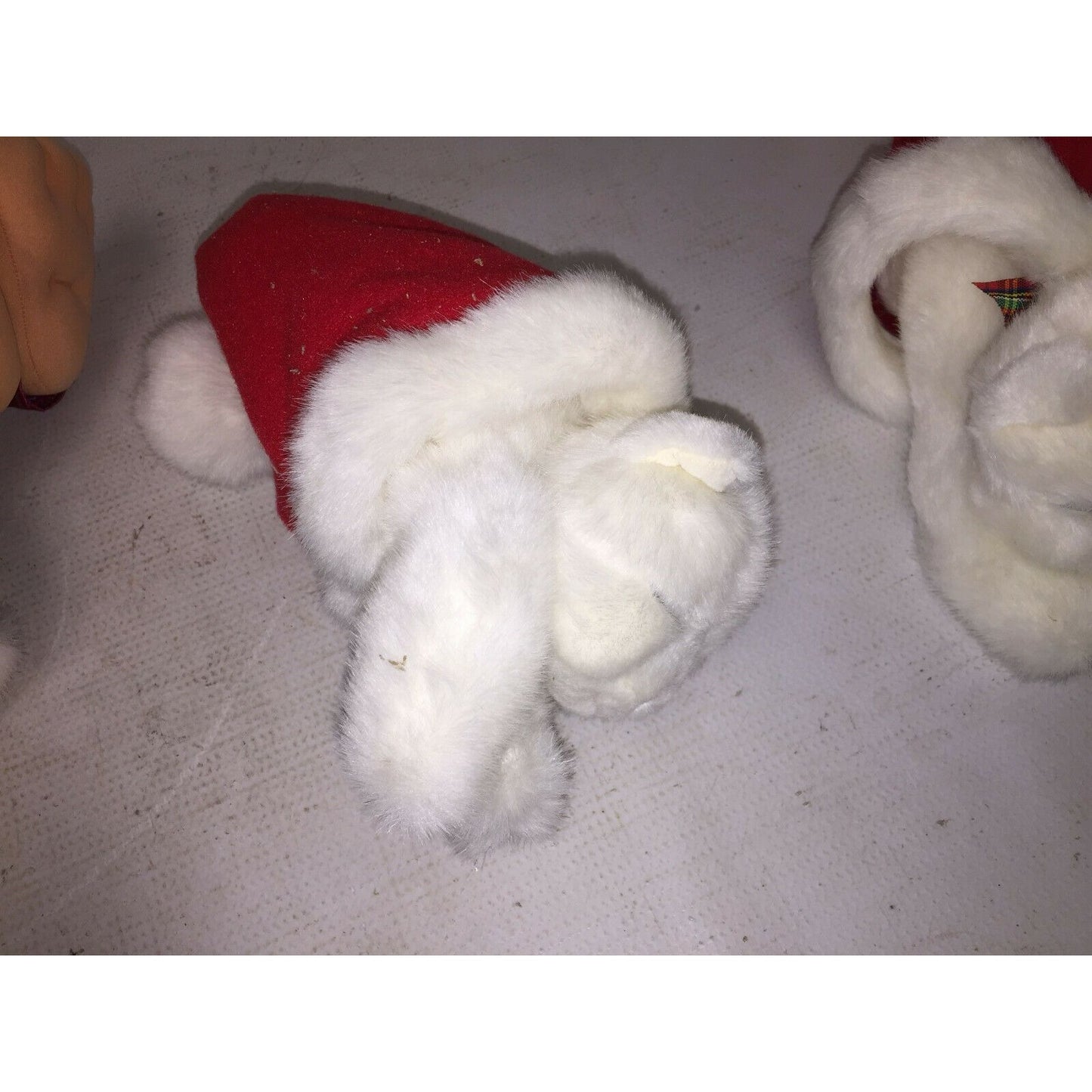 RUSS BERRIE & CO PLUSH KITTEN SLEEPING IN CHRISTMAS SANTA HAT