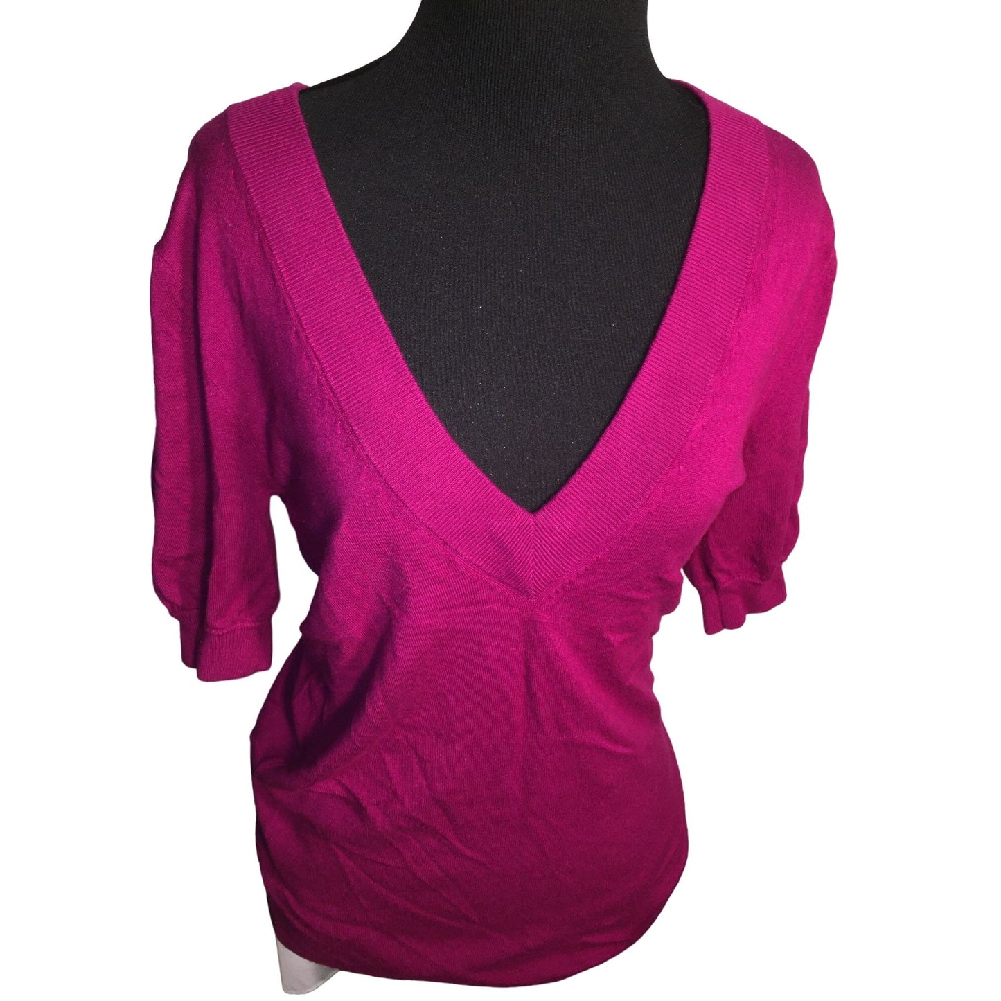 Express - Women's  XSmall Fushia Low V Neck Half Sleeve Sweater - Wide cuffs and edges