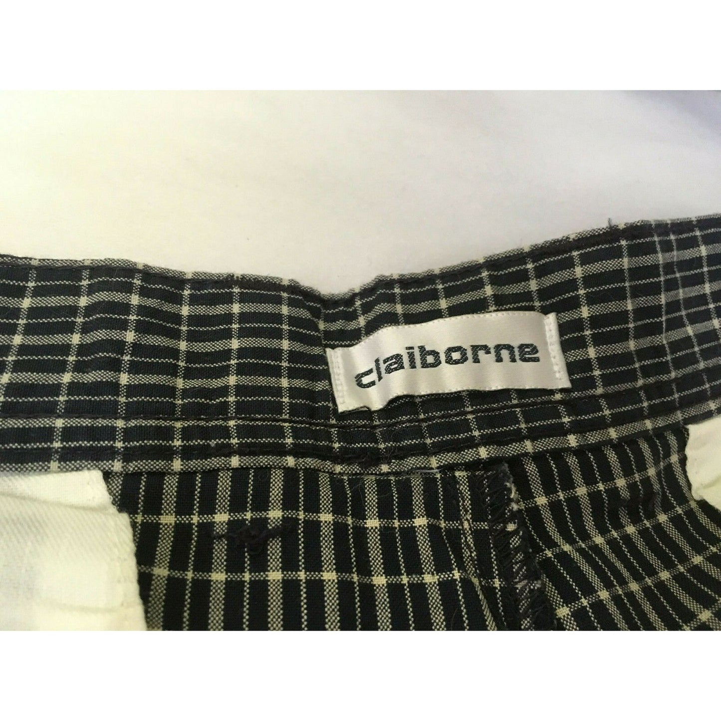 CLAIBORNE Mens size 31 Casual Dark Plaid Checkered Shorts - 100% Cotton