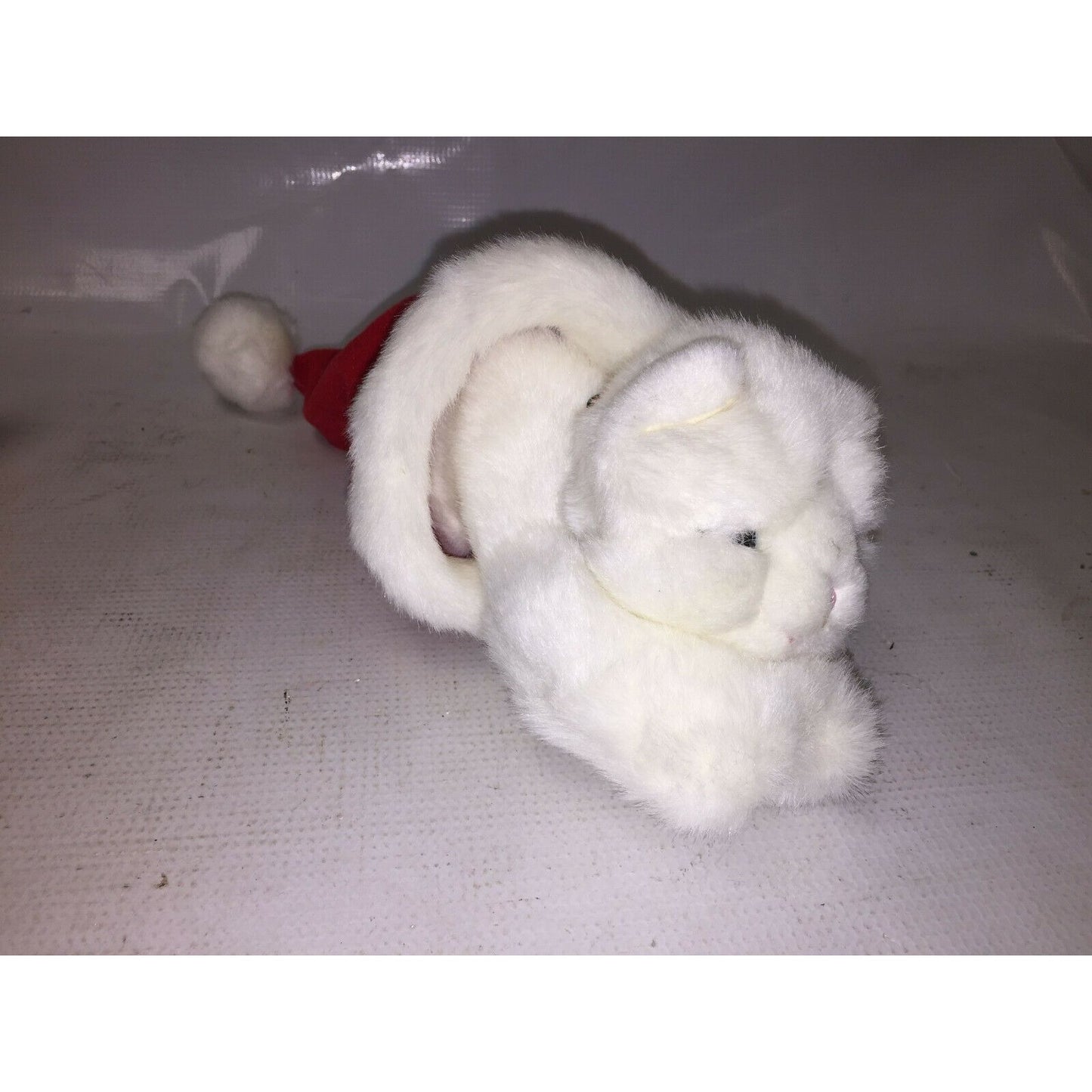 RUSS BERRIE & CO PLUSH KITTEN SLEEPING IN CHRISTMAS SANTA HAT