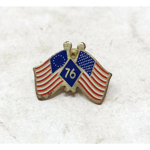 Vtg 1976 Bicentennial AMERICAN FLAGS w '76' Lapel Pin Americana