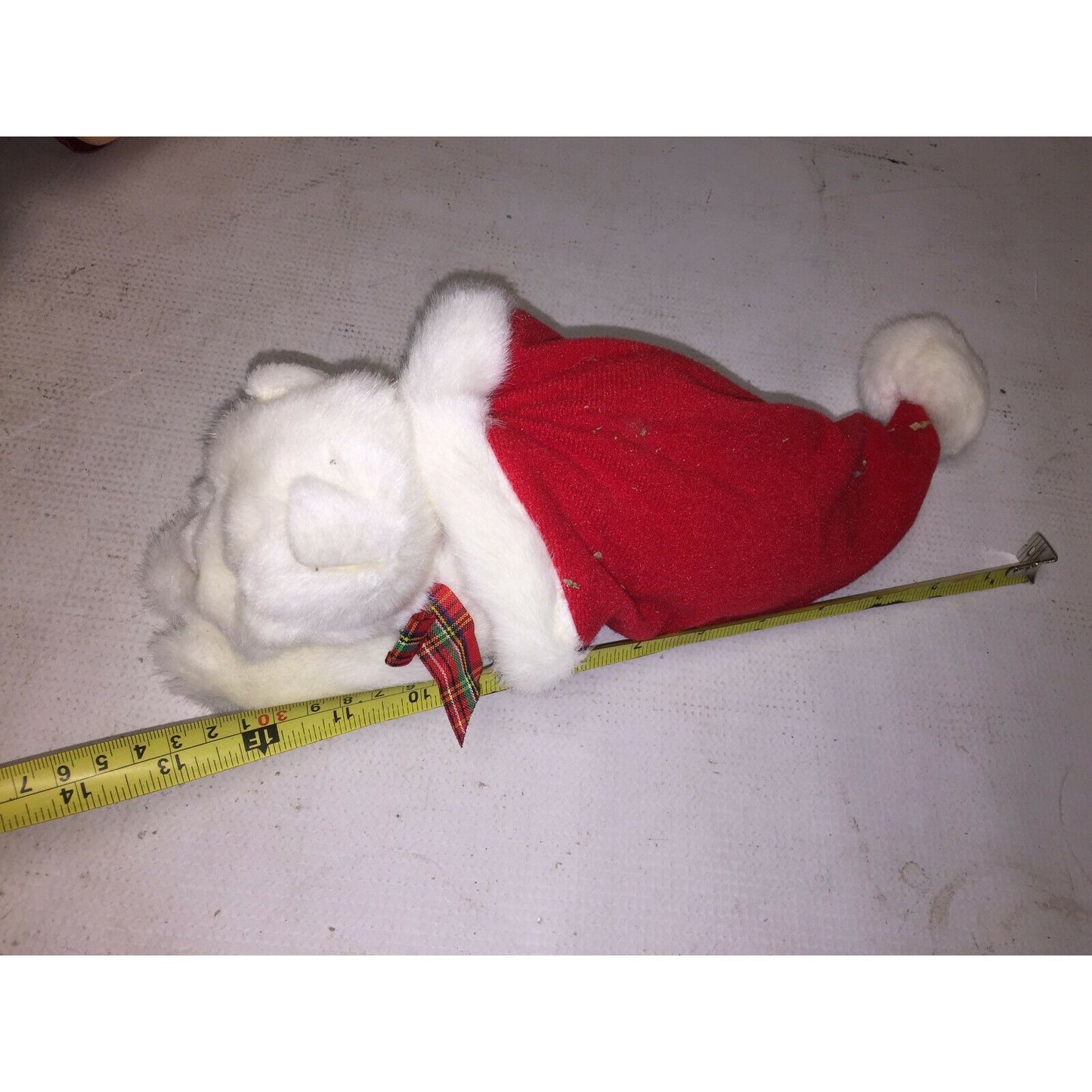 RUSS BERRIE & CO PLUSH KITTEN SLEEPING IN CHRISTMAS SANTA HAT