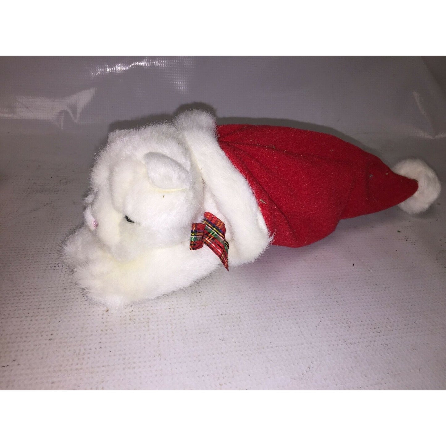 RUSS BERRIE & CO PLUSH KITTEN SLEEPING IN CHRISTMAS SANTA HAT