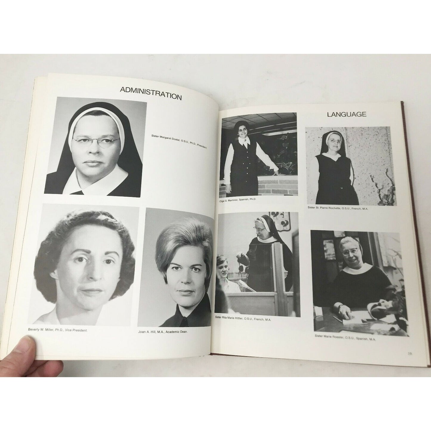 MARY MANSE COLLEGE Toledo, Ohio ANNUAL 1970 YEARBOOK w Class Photo