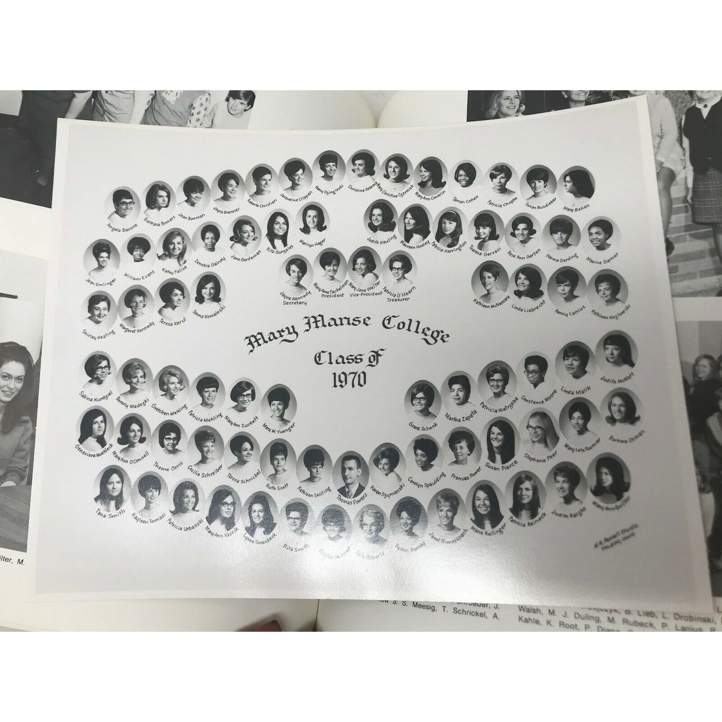 MARY MANSE COLLEGE Toledo, Ohio ANNUAL 1970 YEARBOOK w Class Photo