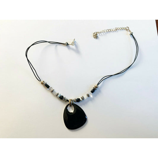 Black & White NECKLACE w Silvertone Hardware Jewelry Beads Pendant