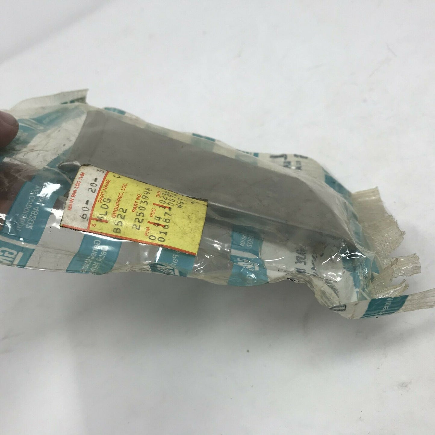 Genuine GM Part 22503998 MOLDING (RR Whl Opg Cvr RR) NOS Auto Part FREE SHIPPING