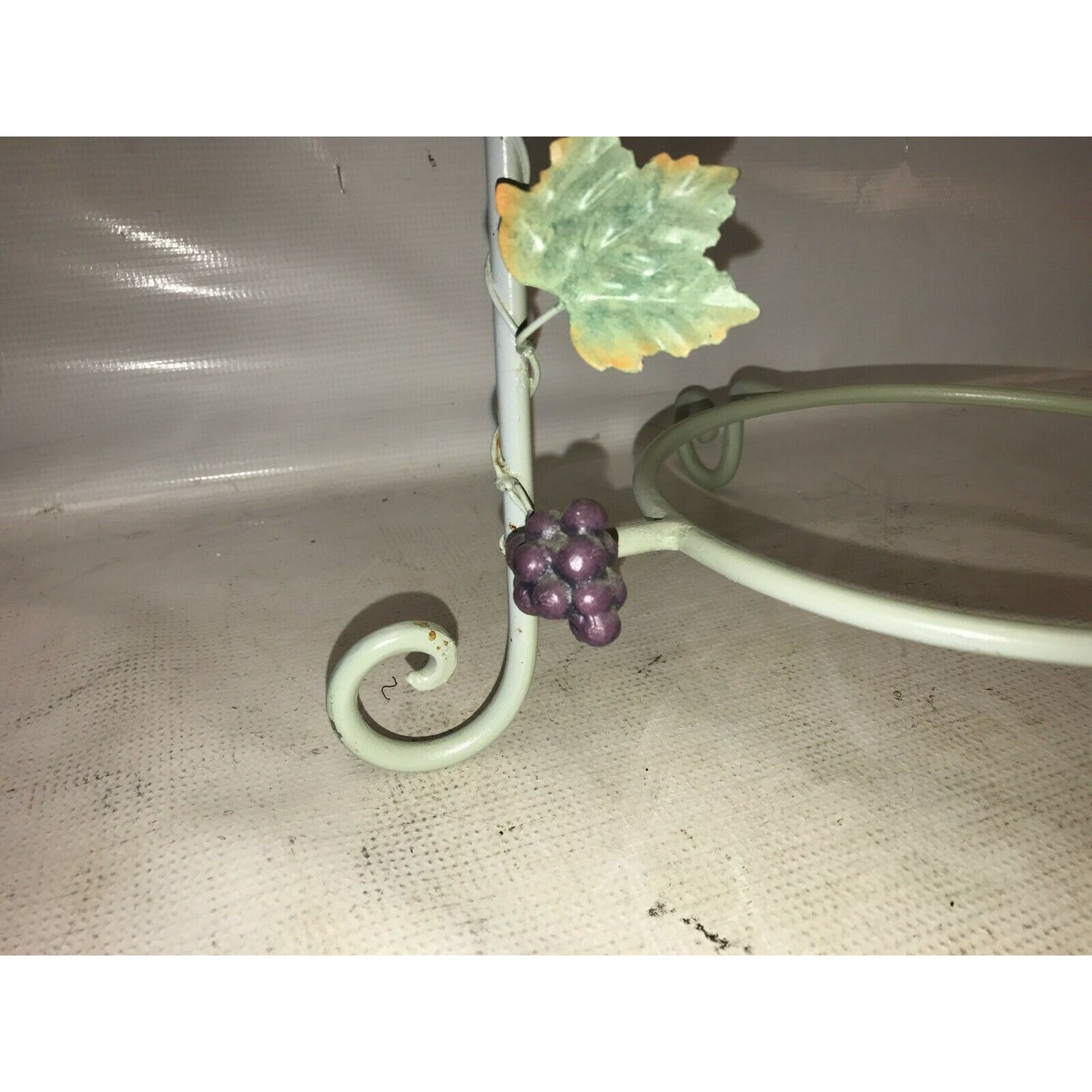 GRAPE VINE PLATE HOLDER Green Coated Metal Wire Picnic Buffet