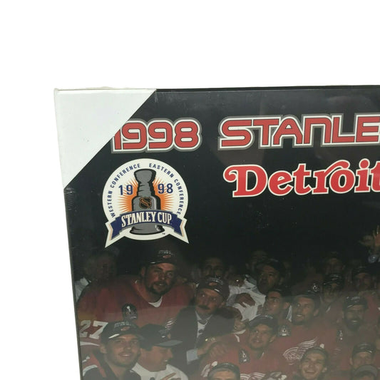 Detroit RED WINGS 2002 Stanley Cup CHAMPIONS Mounted Hockey Photo