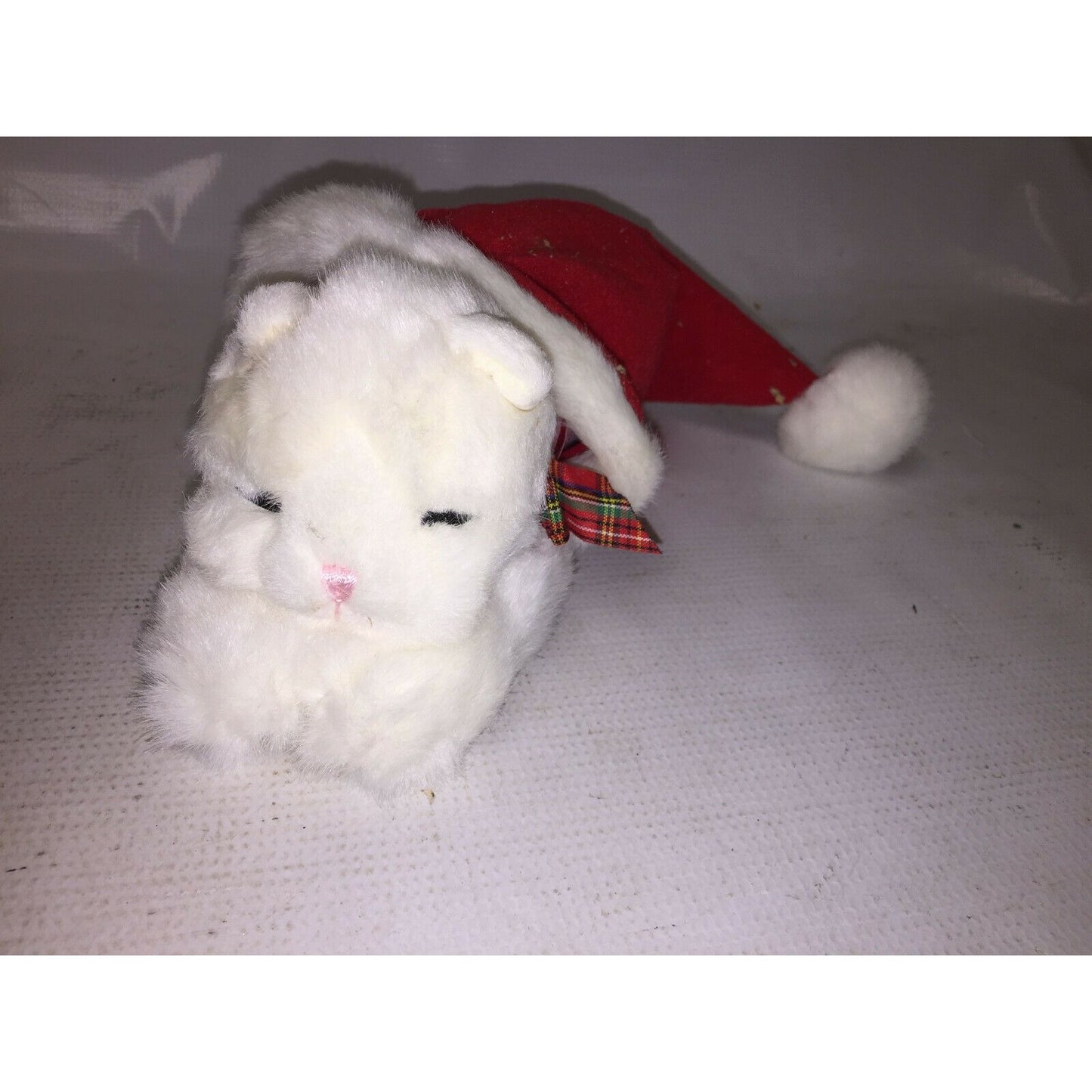 RUSS BERRIE & CO PLUSH KITTEN SLEEPING IN CHRISTMAS SANTA HAT