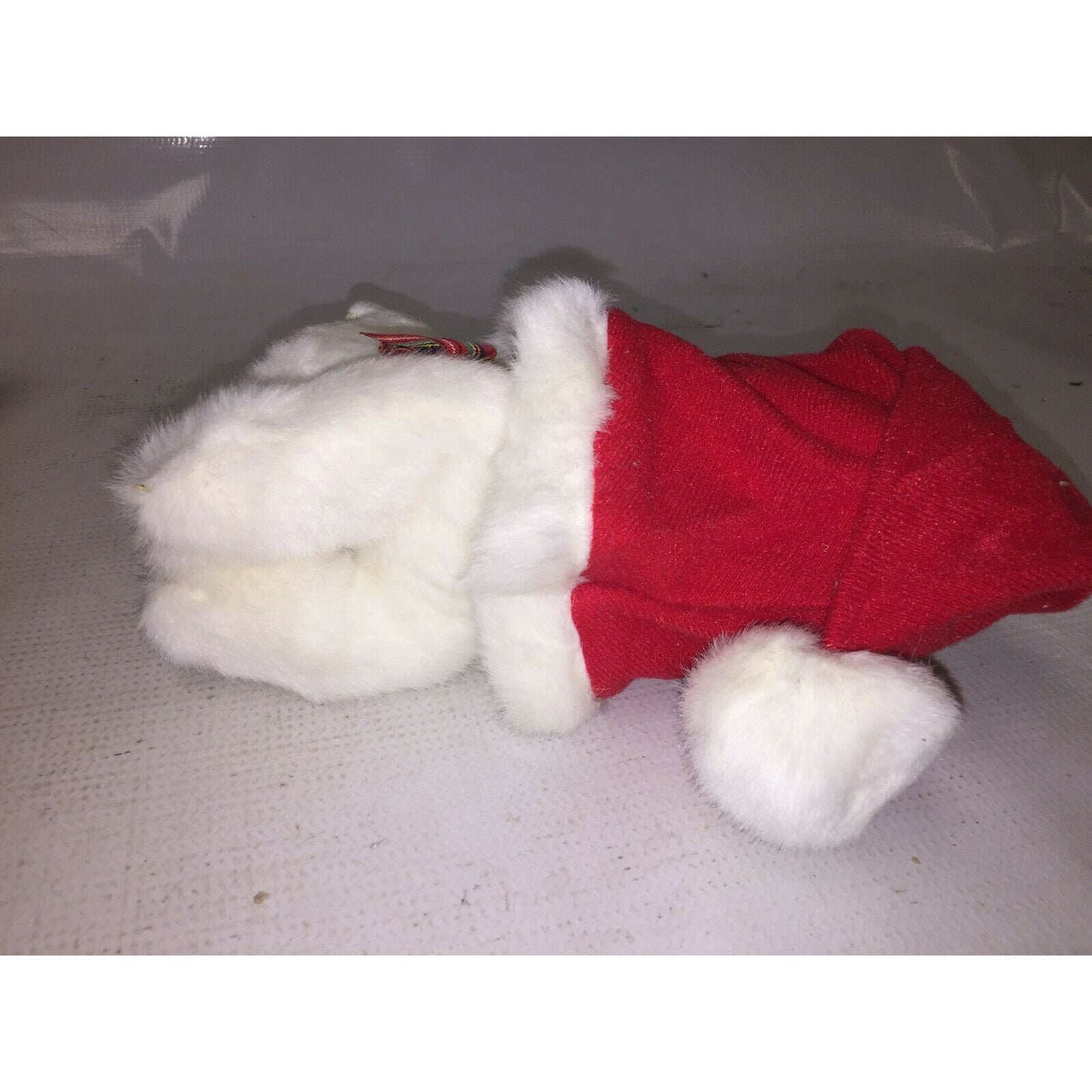 RUSS BERRIE & CO PLUSH KITTEN SLEEPING IN CHRISTMAS SANTA HAT