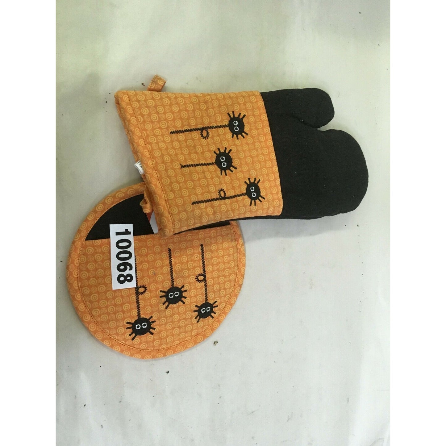 HALLOWEEN Oven Mitt  Set - Orange & Black w Cute Little Spiders