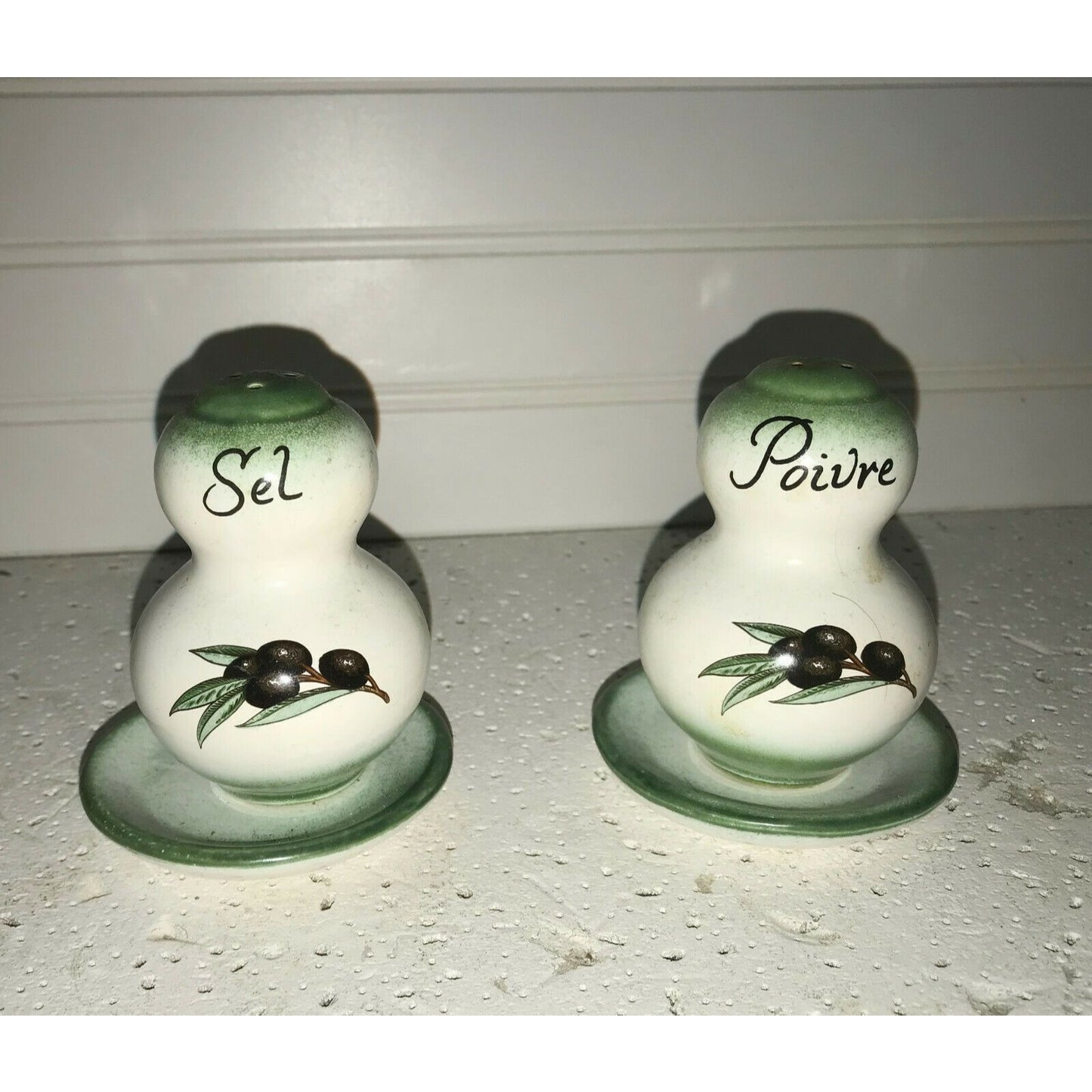 SEL and POIVRE Ceramic SALT AND PEPPER SHAKER SET  Olives Trays