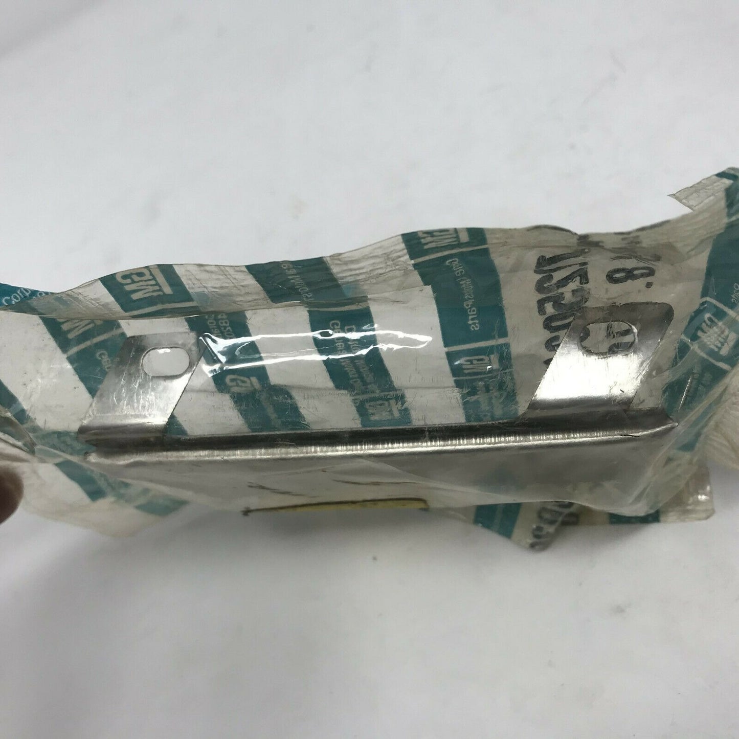 Genuine GM Part 22503998 MOLDING (RR Whl Opg Cvr RR) NOS Auto Part FREE SHIPPING